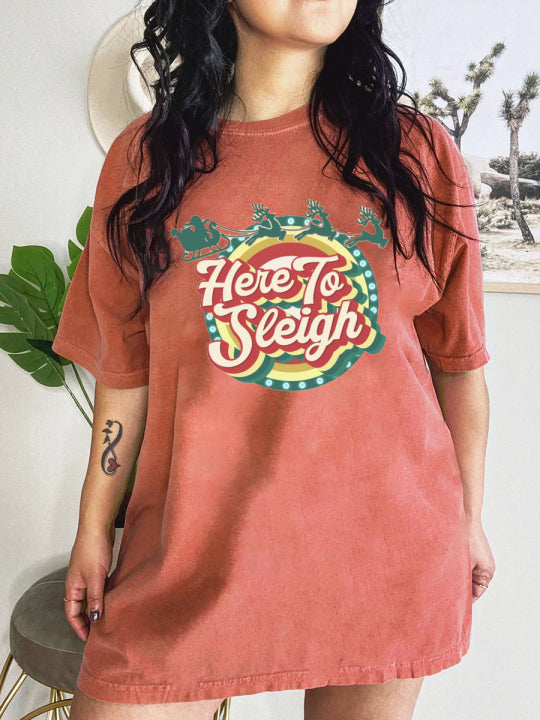Oversized Retro Here To Sleigh Preppy Christmas T-Shirt-carlalin