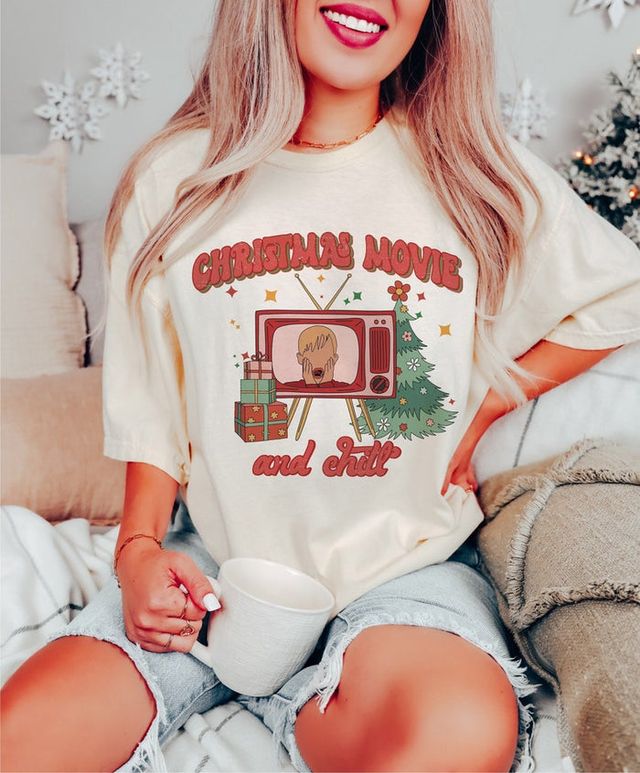 Retro Christmas Movie T-shirt-carlalin