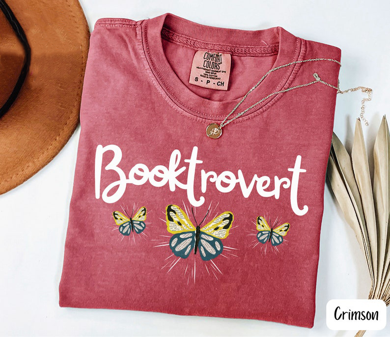 Booktrovert T-shirt-carlalin
