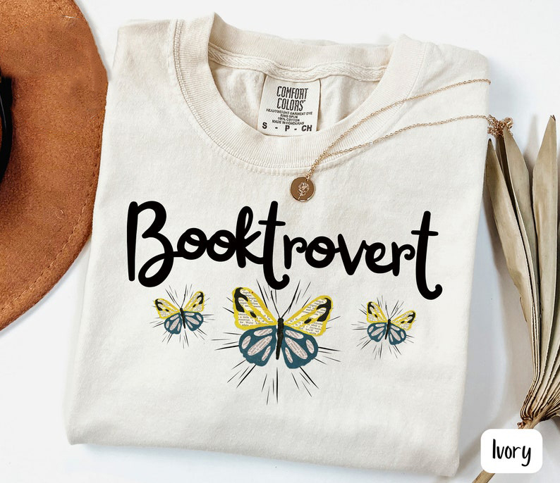 Booktrovert T-shirt-carlalin