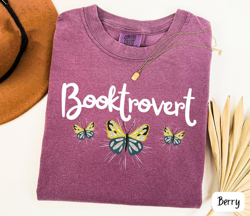 Booktrovert T-shirt-carlalin