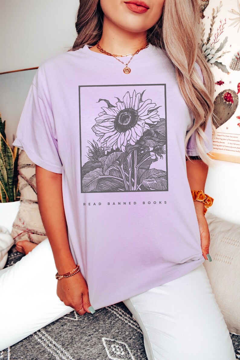 Read Banned Books T-Shirt-carlalin