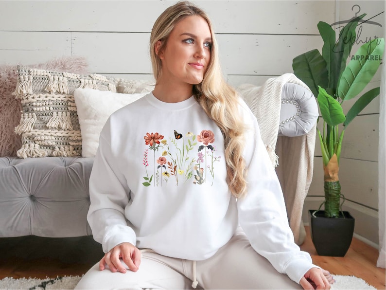 Vintage Wildflower Sweatshirt Botanical Sweater Nature Lover Gift-carlalin