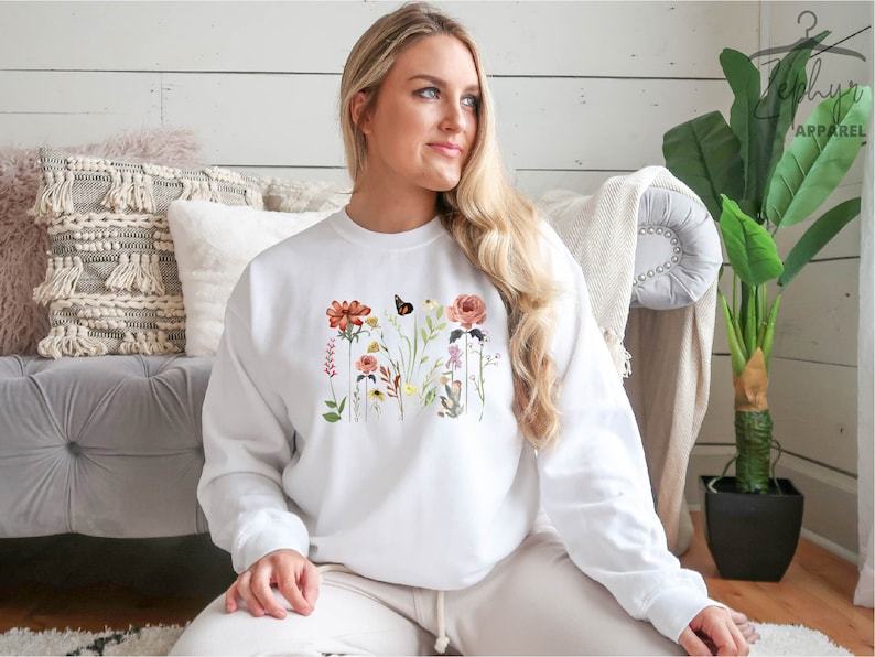 Vintage Wildflower Sweatshirt Botanical Sweater Nature Lover Gift-carlalin