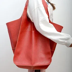 👜O tendință de modă, un stil simplu, un accesoriu invariabil pentru femei, potrivit pentru toate ocaziile - arta din piele.