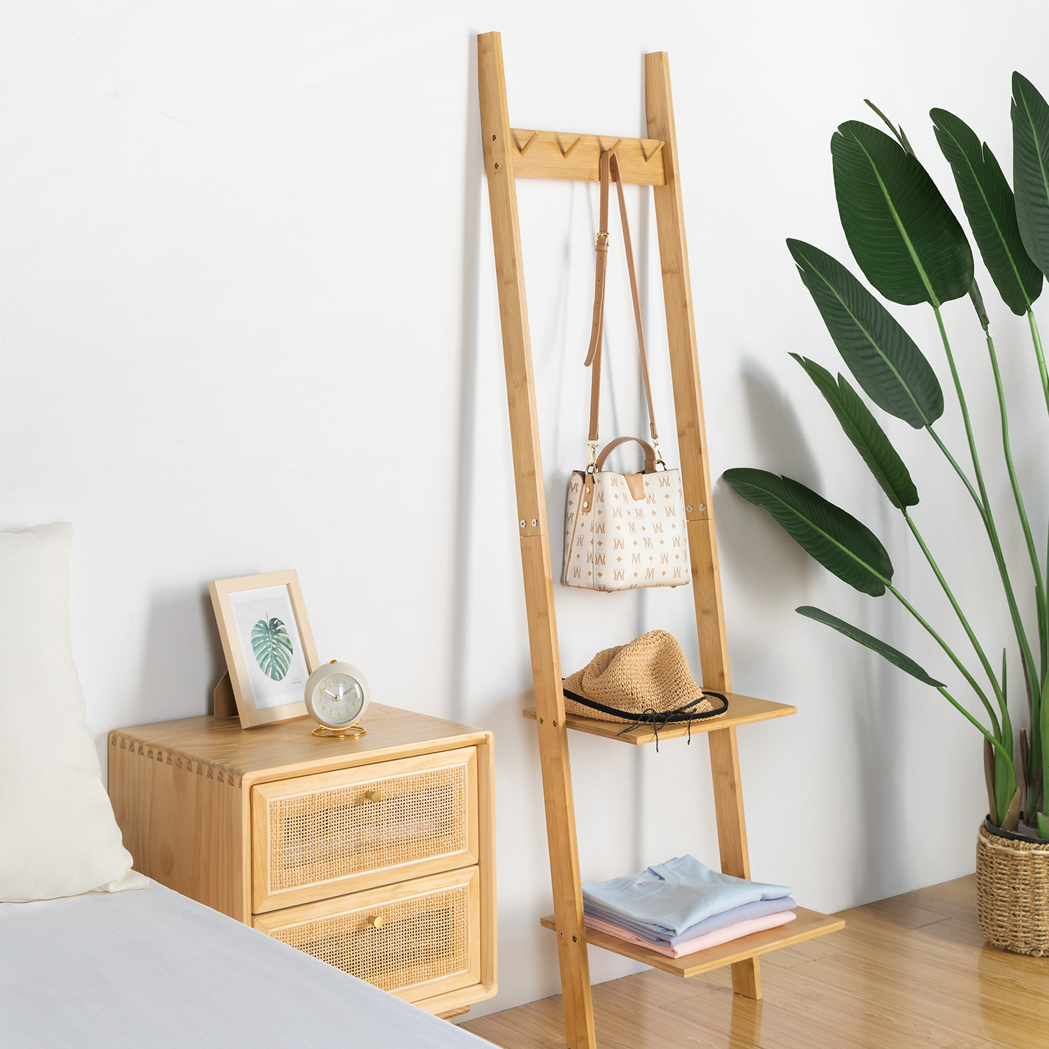 HYNAWIN Ladder Shelf Bookcase,5-Tier Bamboo Storage Rack Shelves Wall Leaning Shelf Unit,FreeStanding Plant Stand, Corner Display Shelves for Living Room, Bathroom, Kitchen, Office(65in)