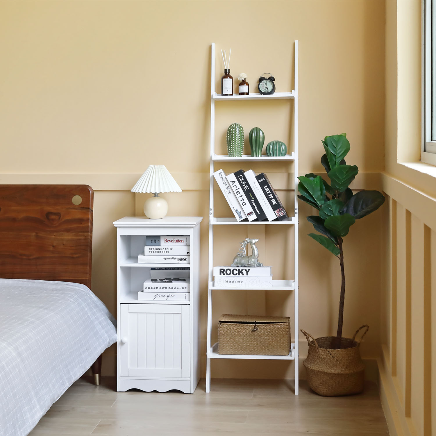 HYNAWIN Ladder Shelf Bookcase,5-Tier Bamboo Storage Rack Shelves Wall Leaning Shelf Unit,FreeStanding Plant Stand, Corner Display Shelves for Living Room, Bathroom, Kitchen, Office(65in)