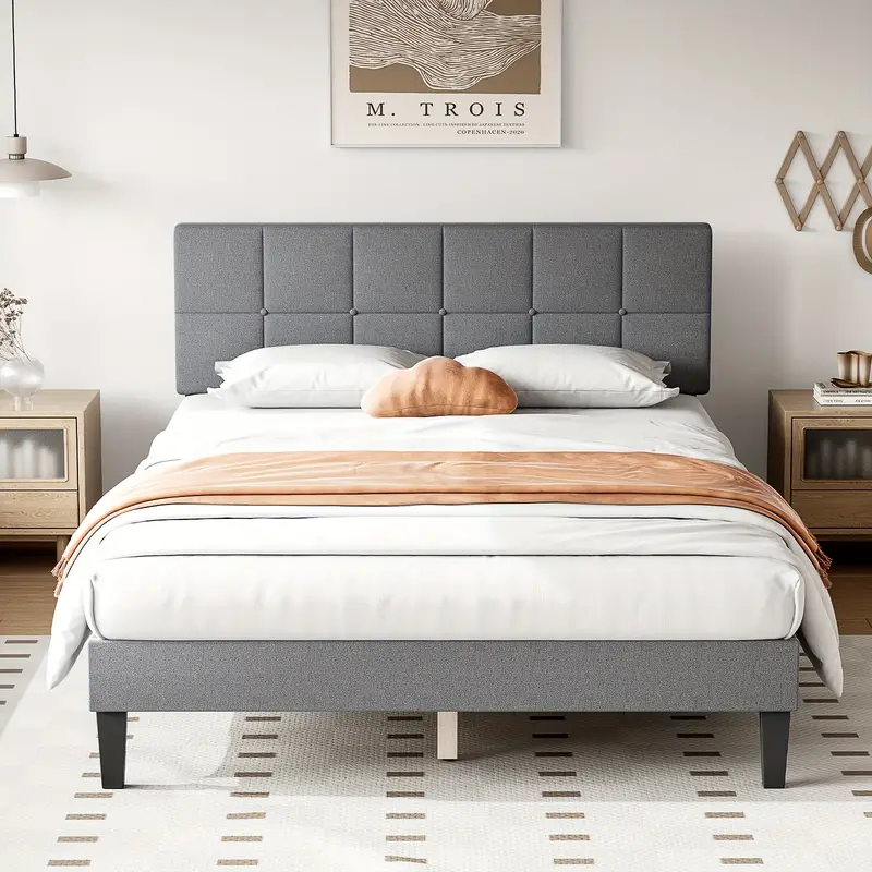 Estructura de cama con cabecero, sin necesidad de somier, cama plataforma tapizada en lino con soporte de listones de madera, sin ruido, perfecta para una noche de sueño tranquila（Incluye juego de cama de 4 piezas.）