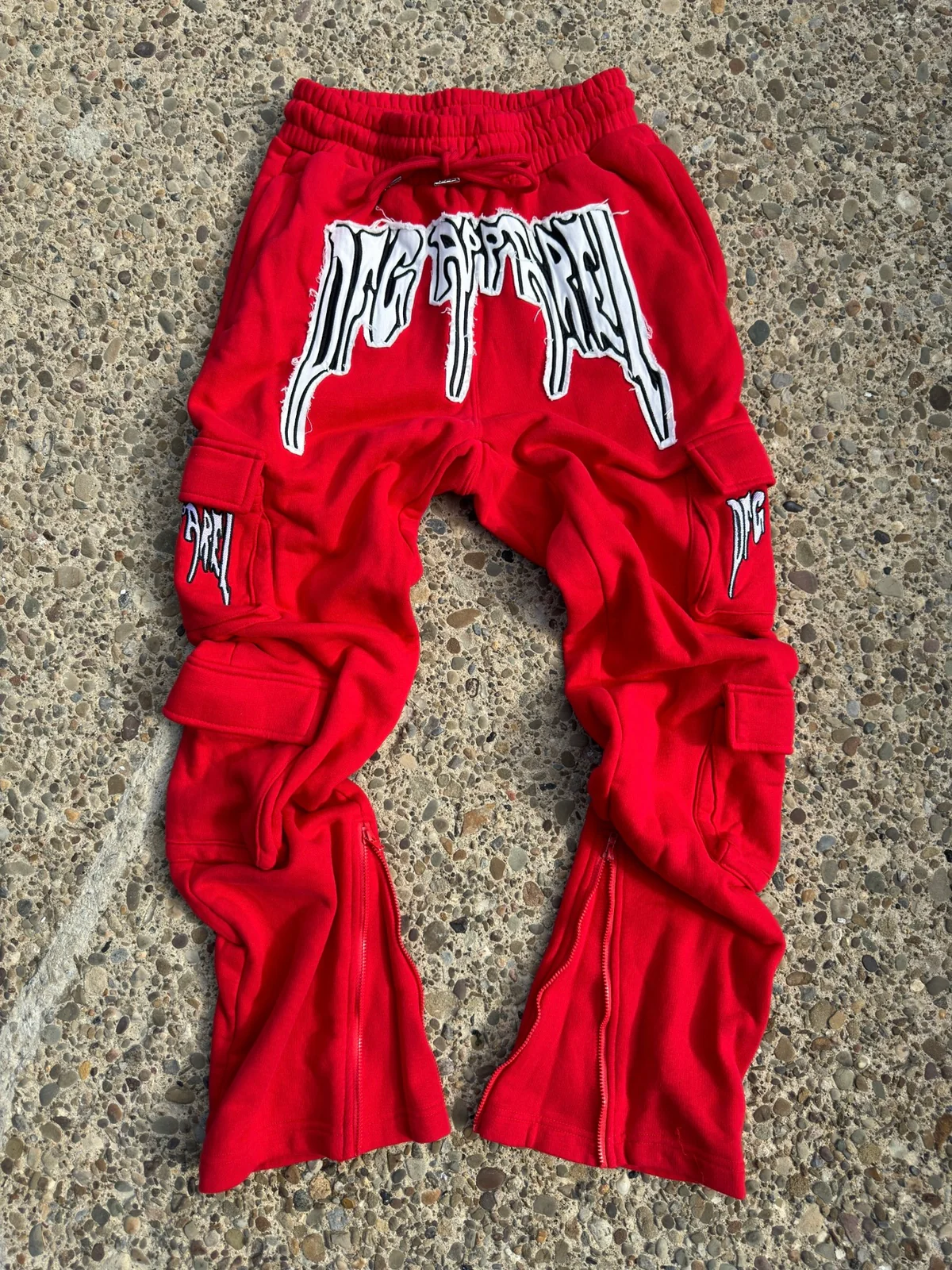 Casual pants with zipper bottoms