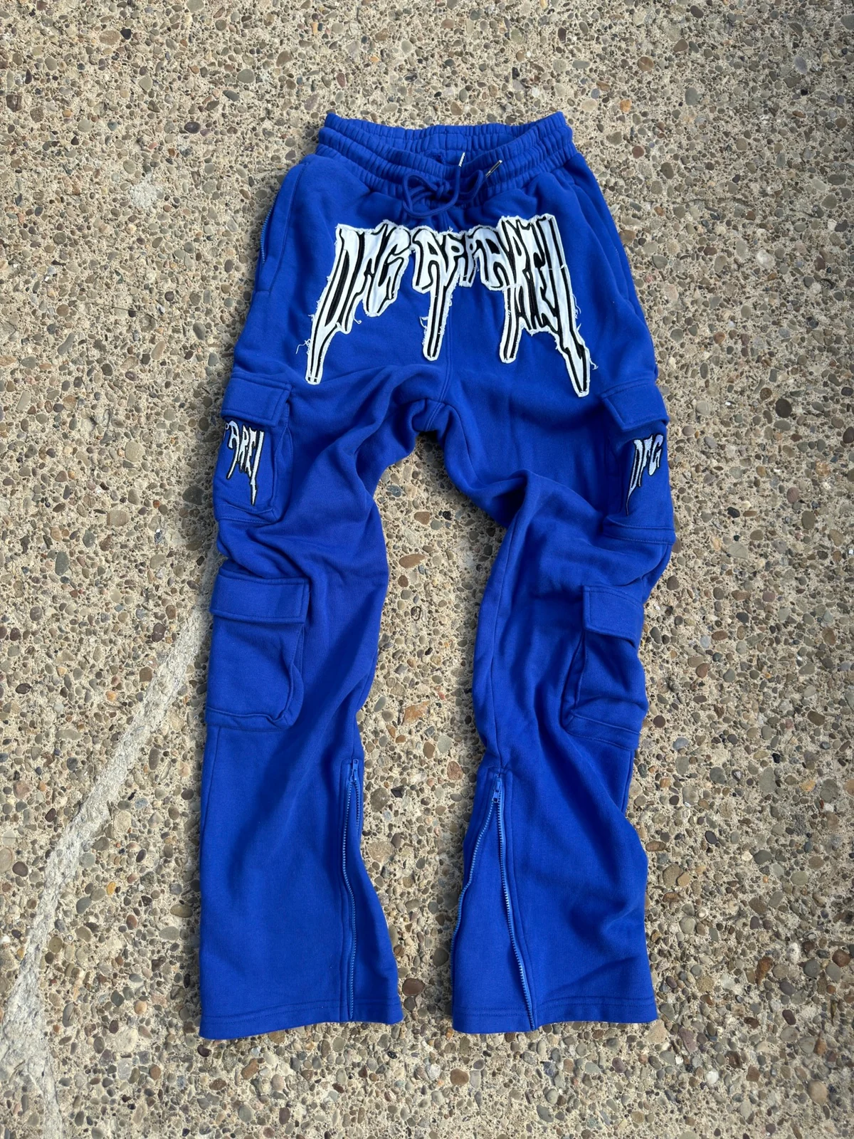 Casual pants with zipper bottoms