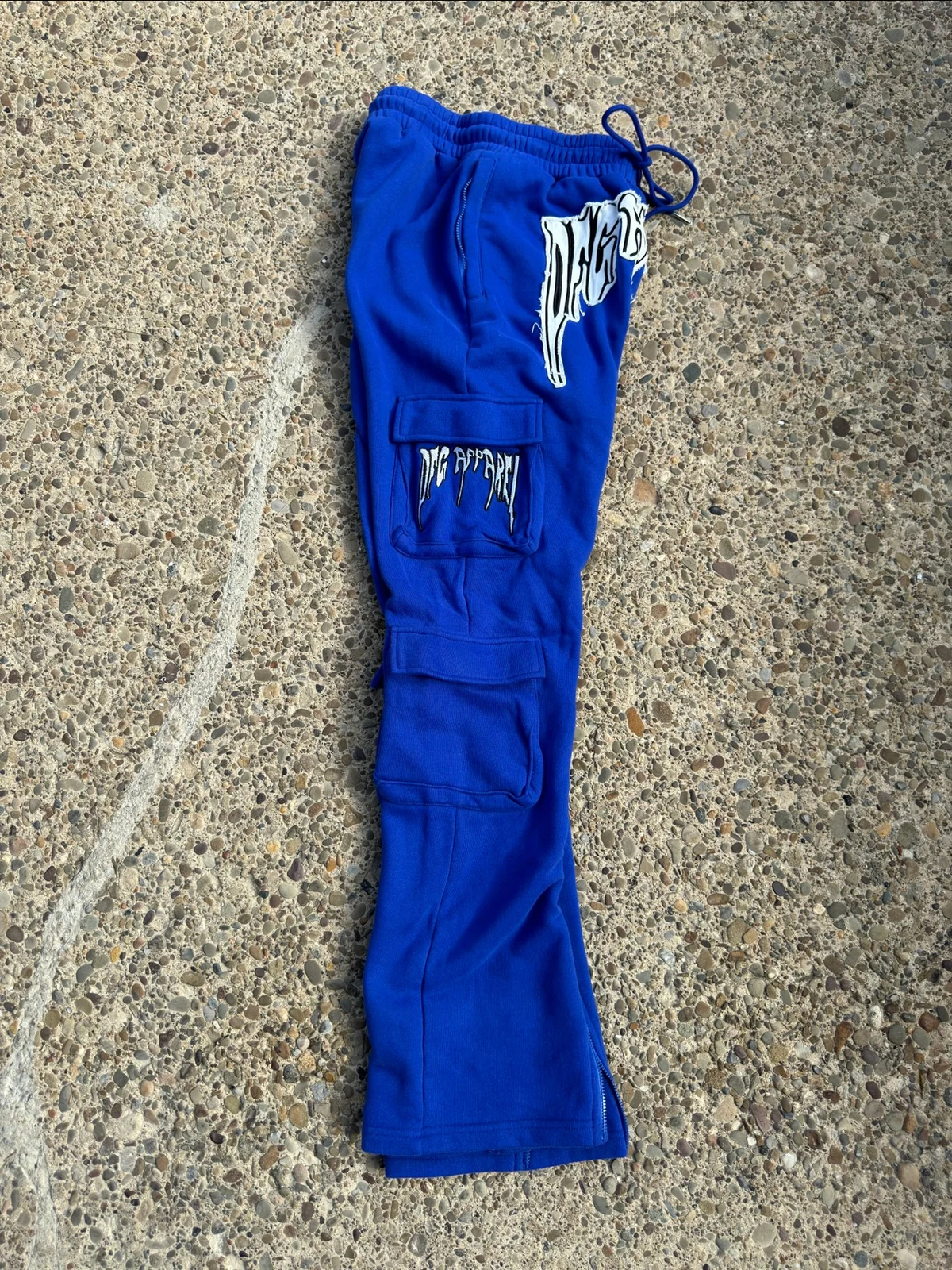 Casual pants with zipper bottoms