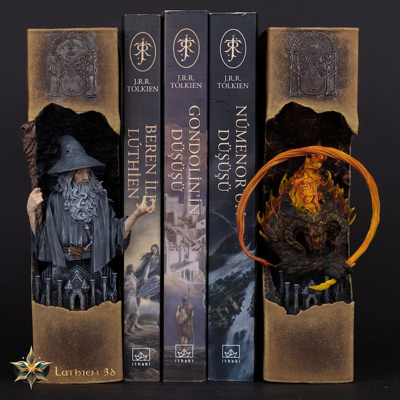 Gandalf Sujetalibros Balrog Sujetalibros hechos a mano con resina impresa en 3D Booknook de El Señor de los Anillos Perfecto para coleccionistas de fantasía imagen 1