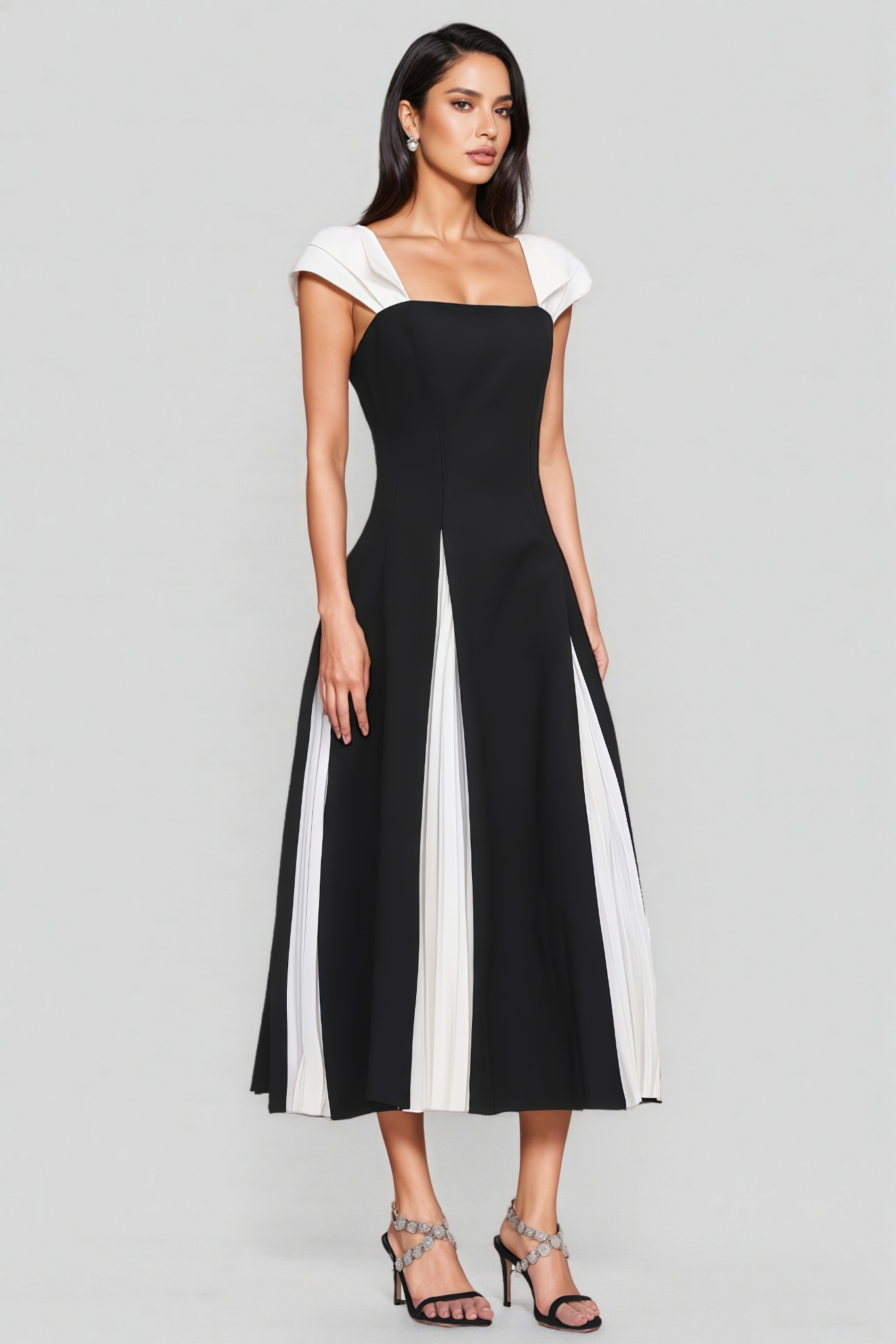 Pyrist Black Short Sleeve Pleated Midi Dress