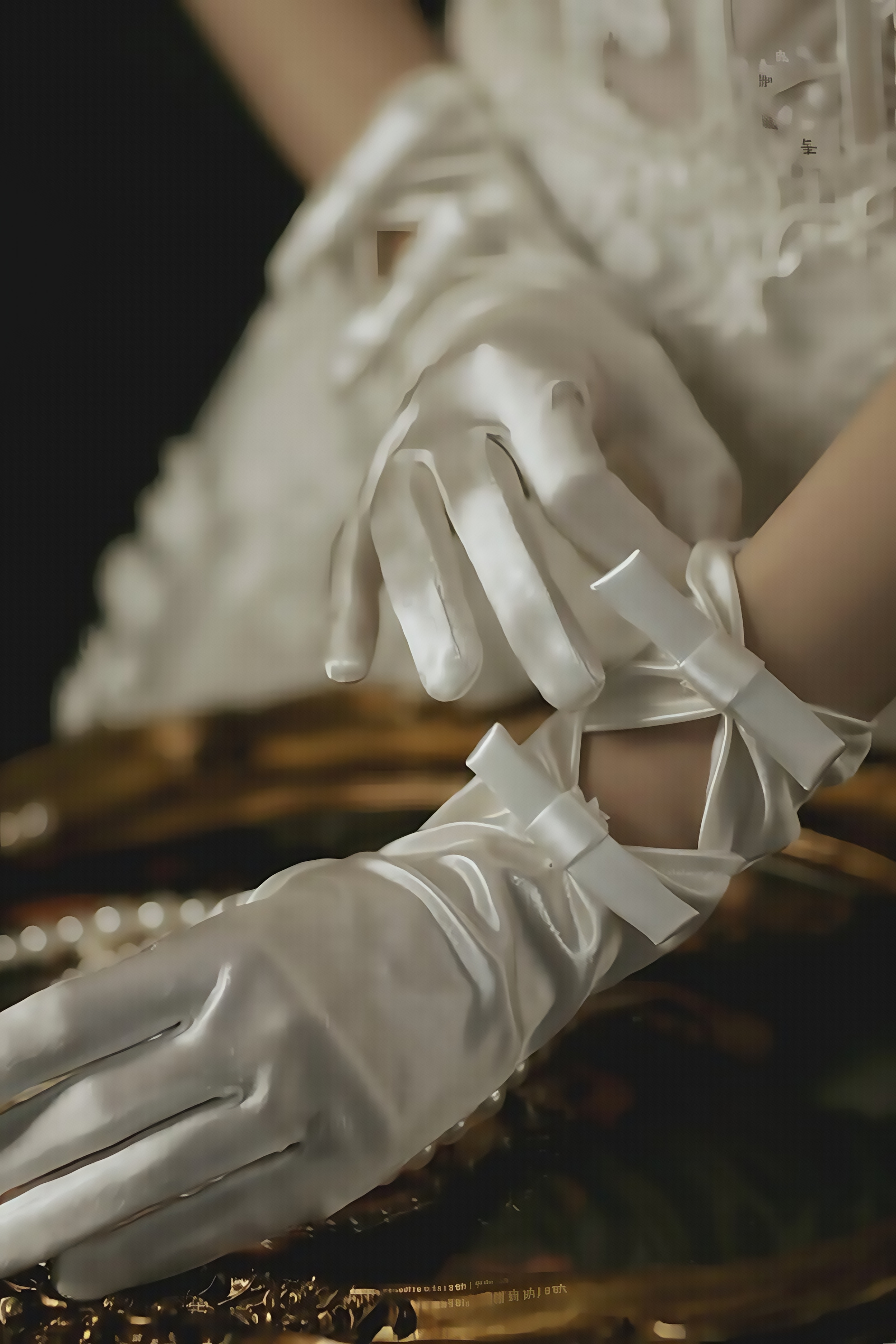 Farit White Double Butterfly Gloves