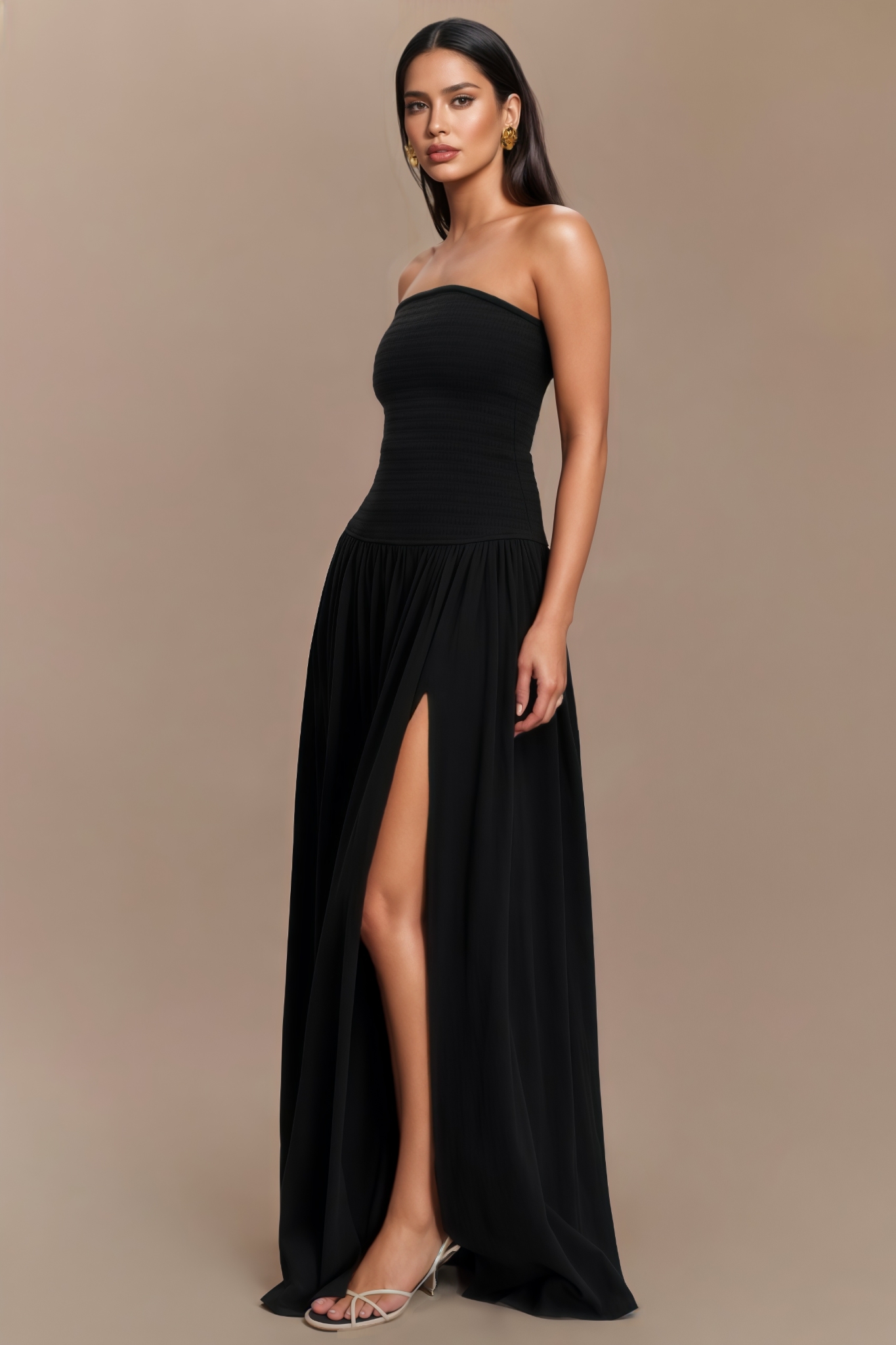 Quelozt Black Sleeveless Pleated Maxi Dress
