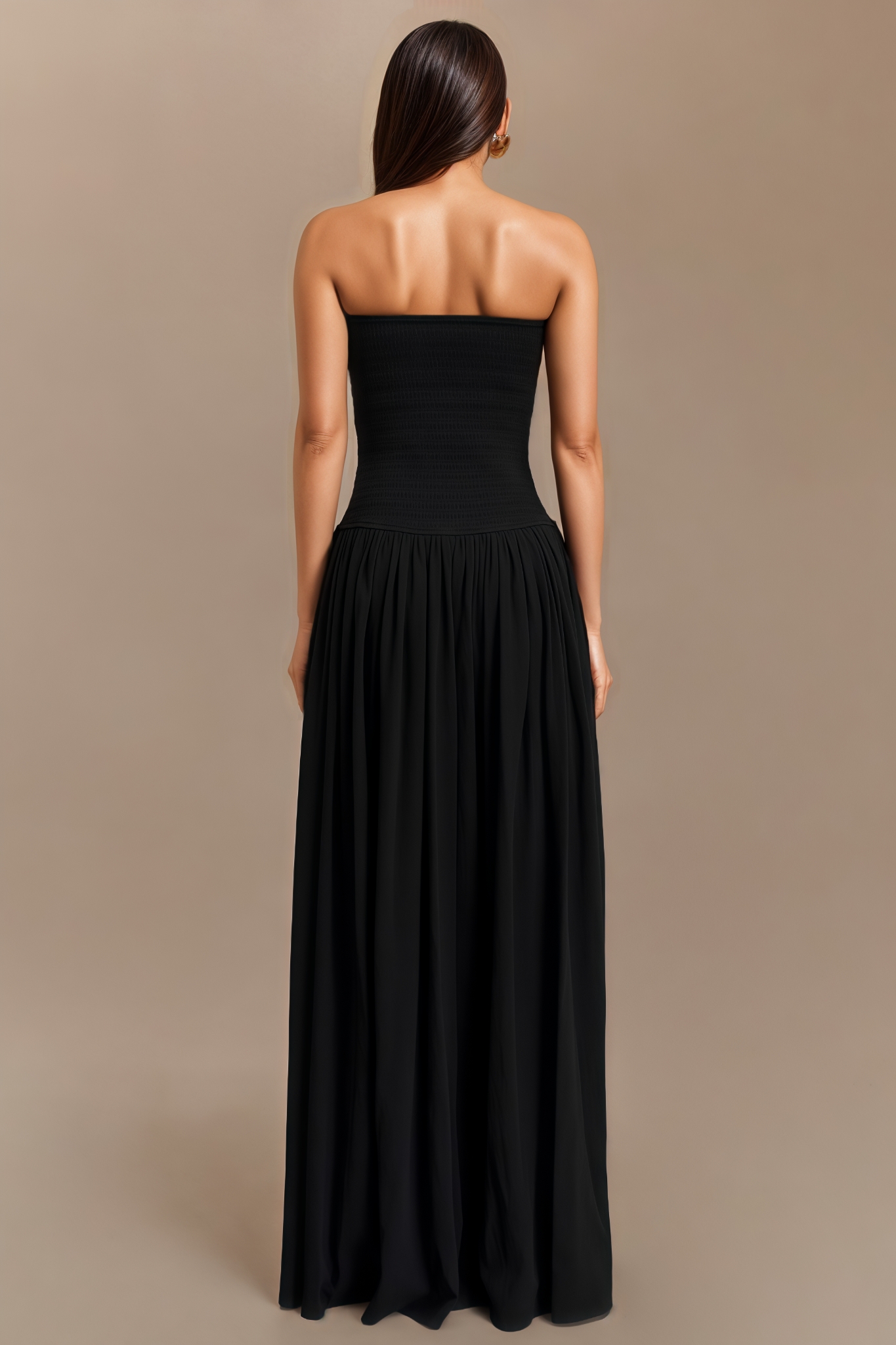 Quelozt Black Sleeveless Pleated Maxi Dress