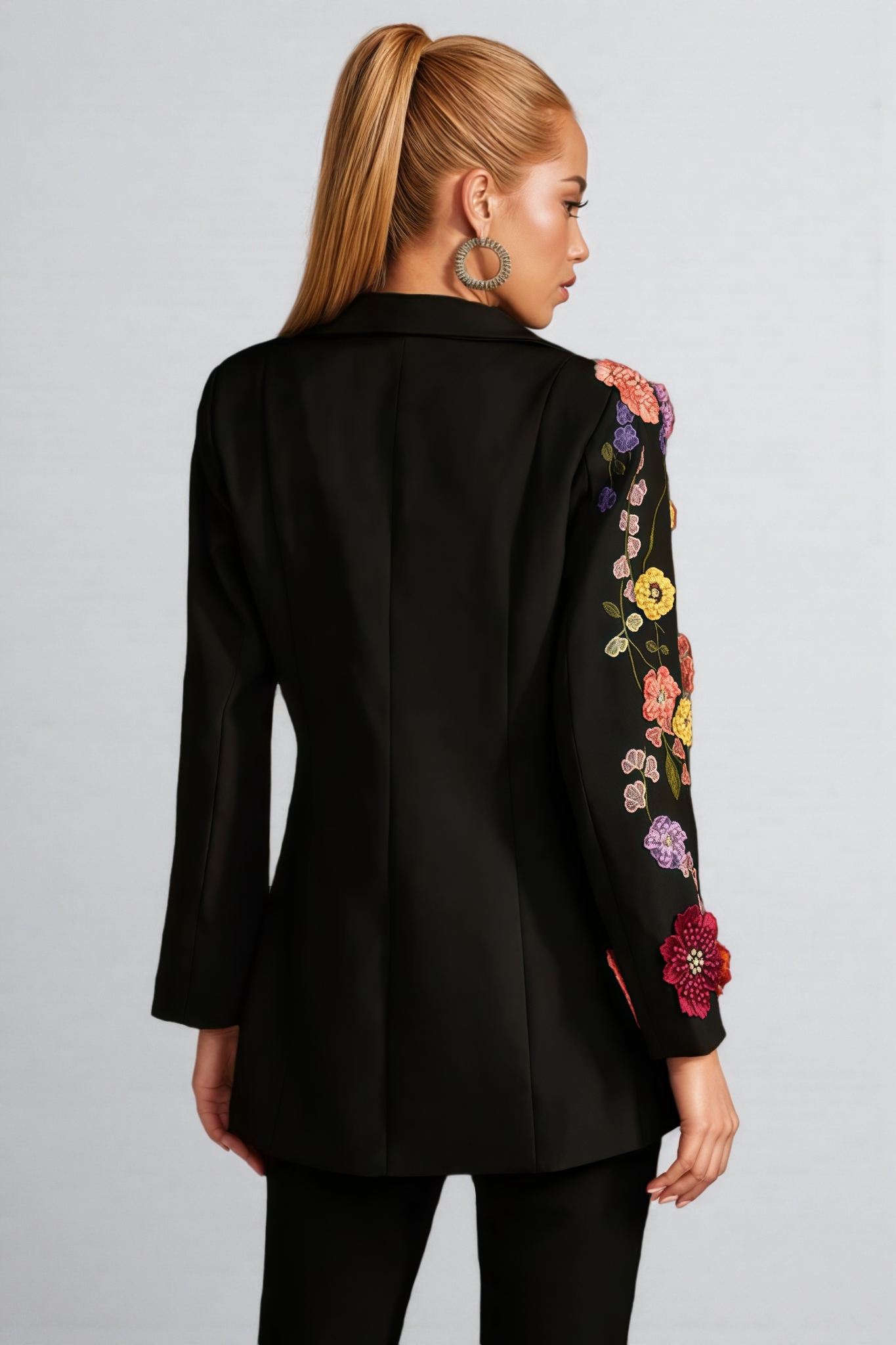 Abetzi Flower Embroidered Blazer