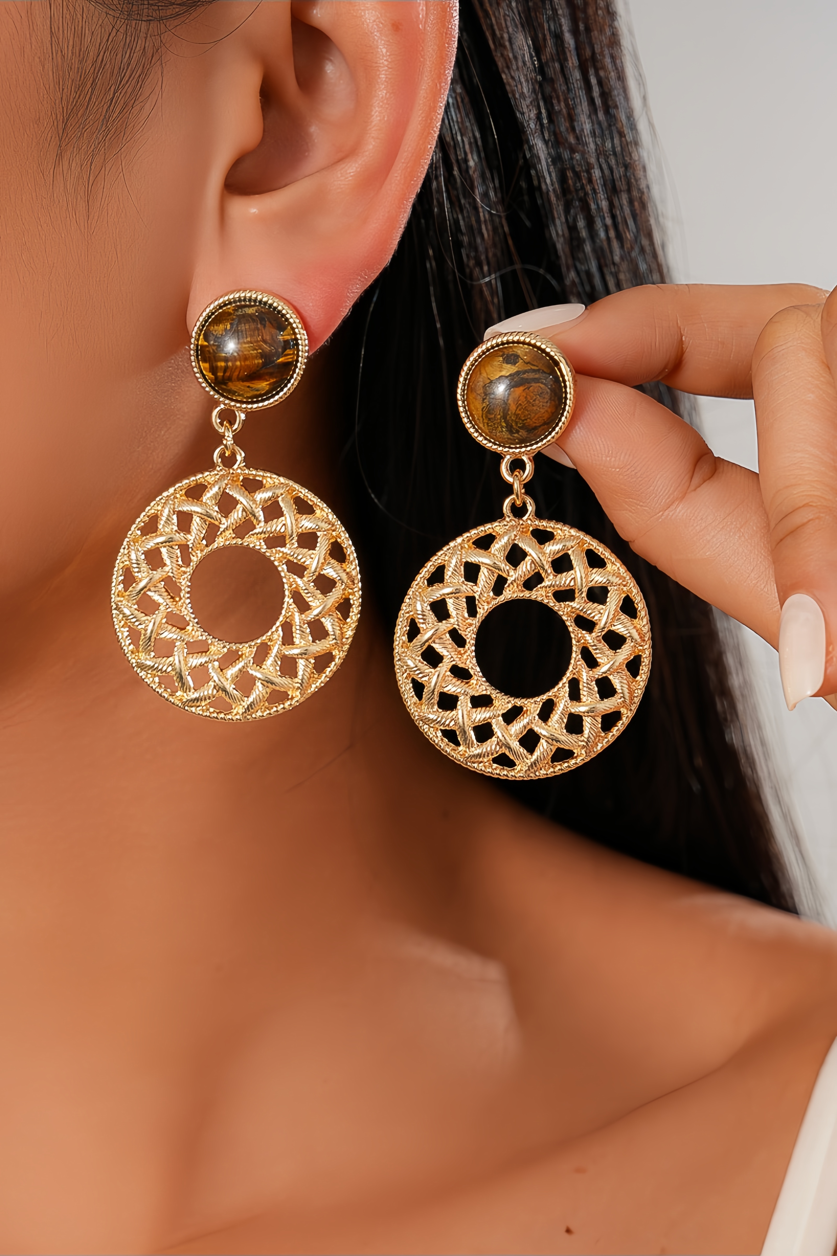 Victora Openwork Mesh Round Earrings