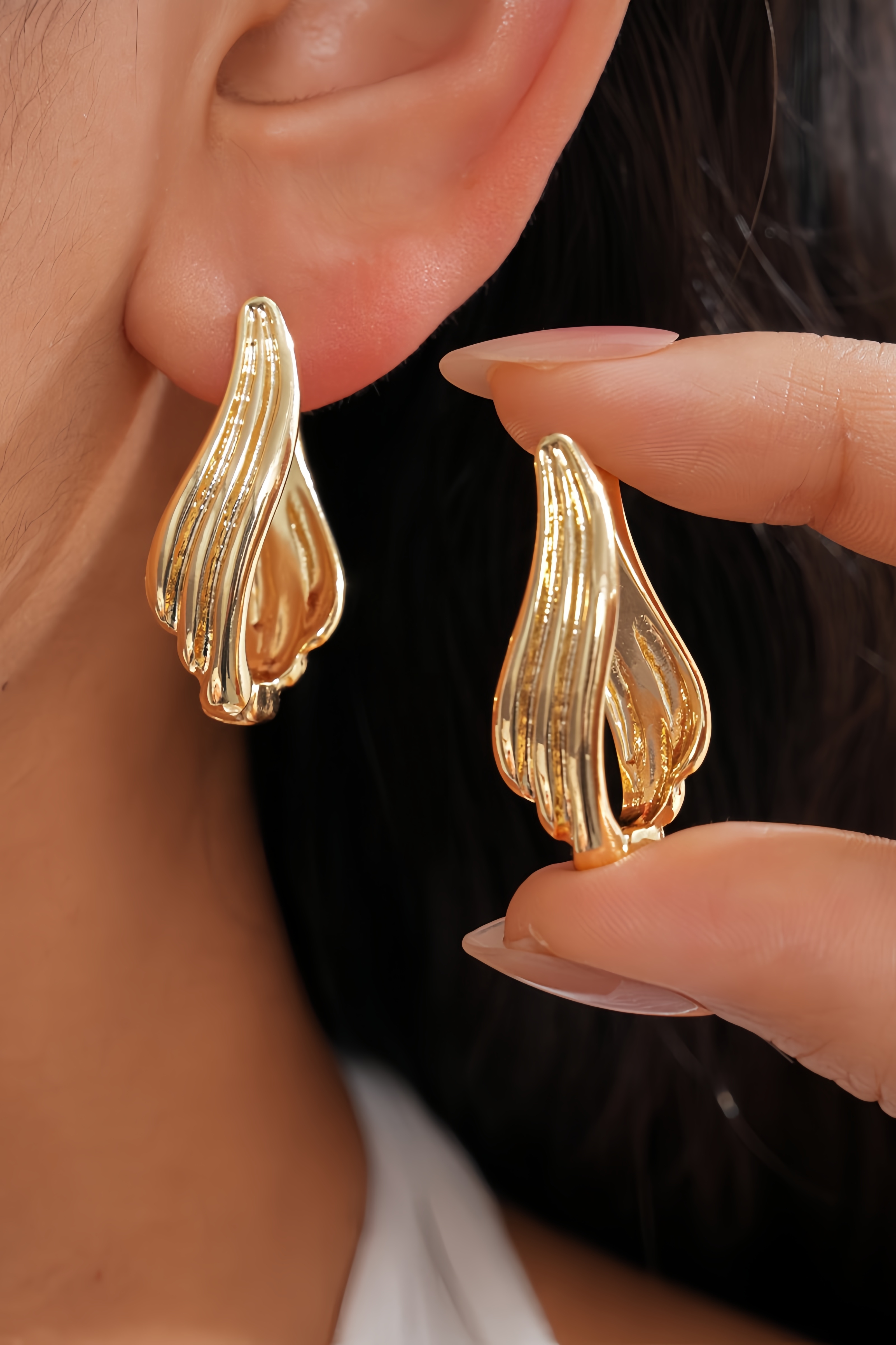 Mothaw Gold Patterned Earrings