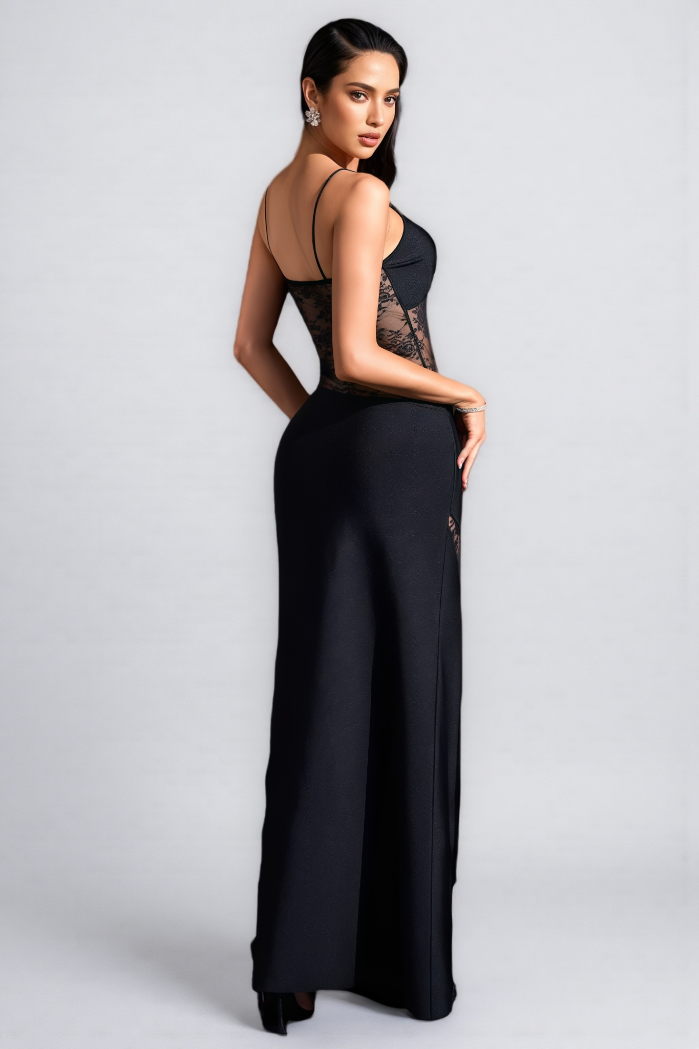 Kiwisy Black Lace Backless Maxi Dress