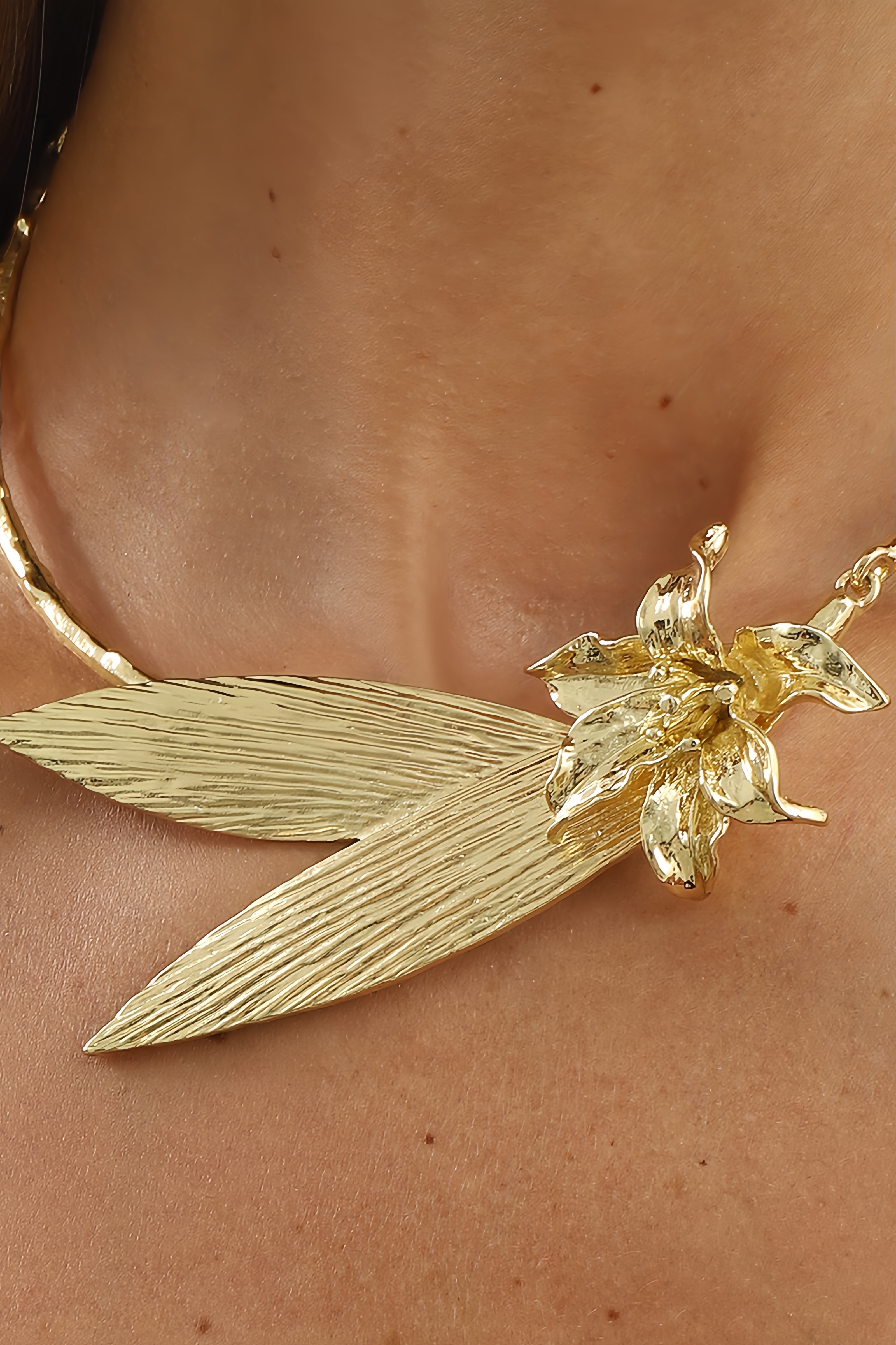 Caviana Leaf Flower Necklace