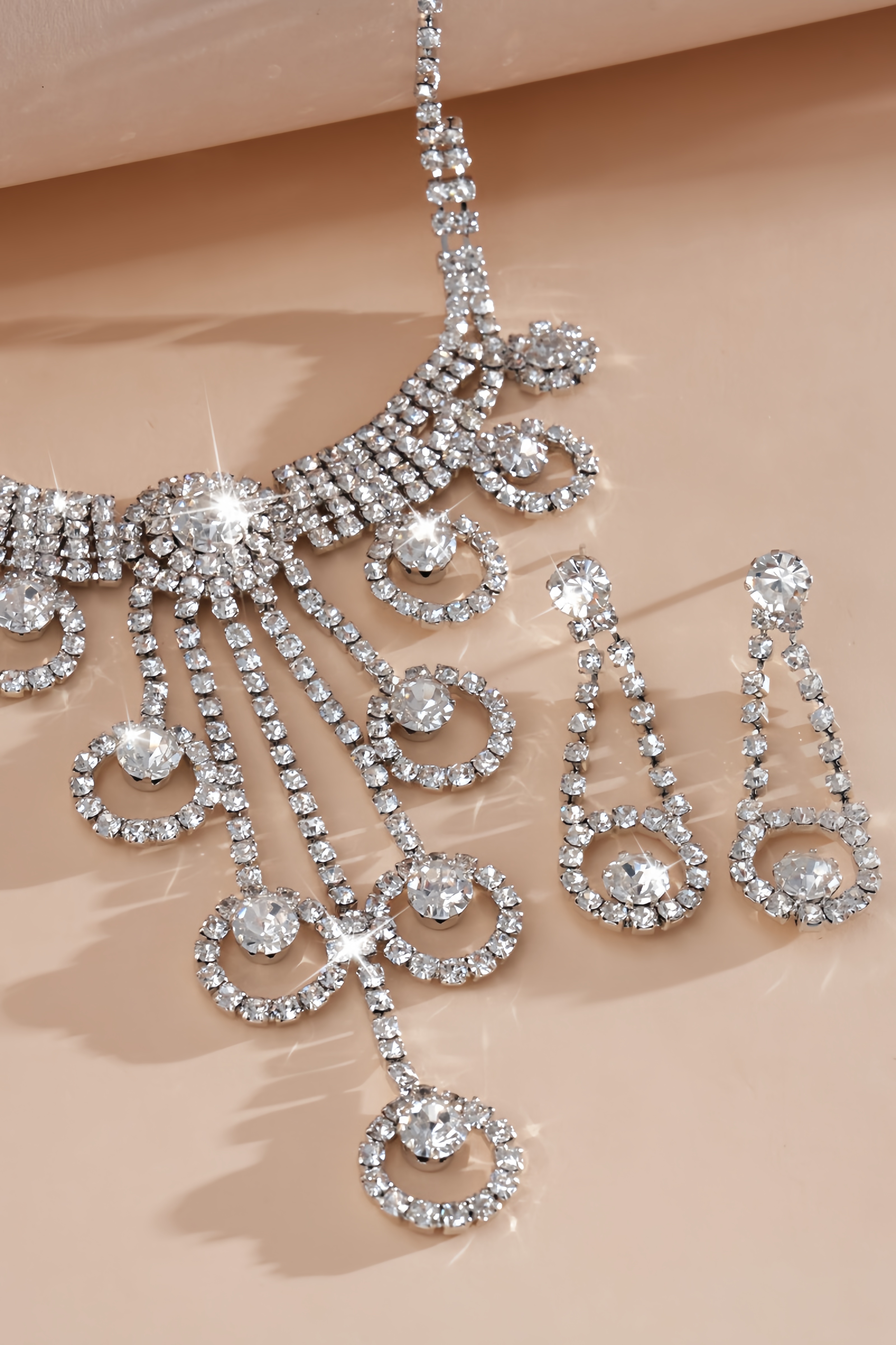 Hanriy Round Openwork Fringe Earrings Necklaces