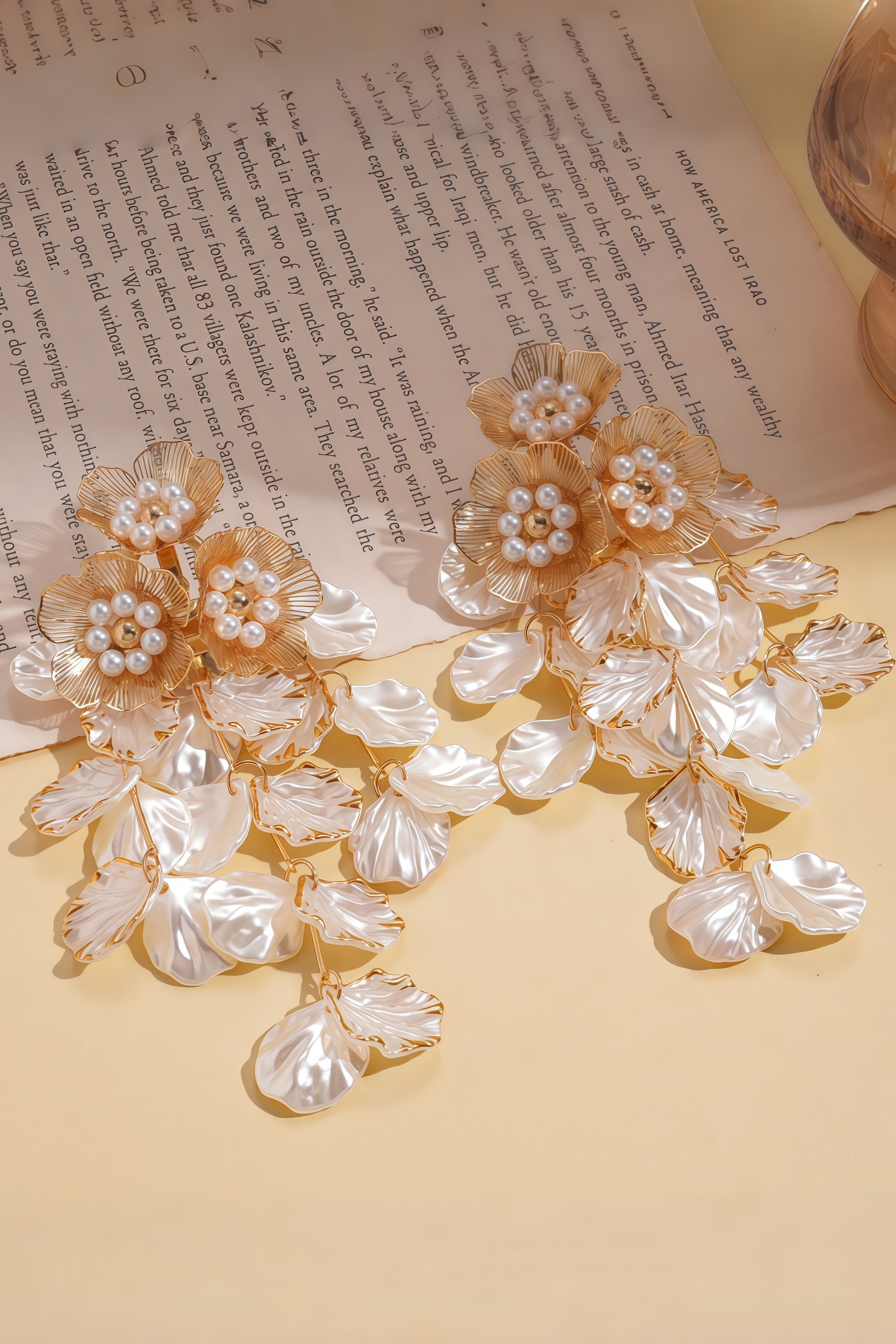 Wyatrh Pearl Shell Flower Earrings