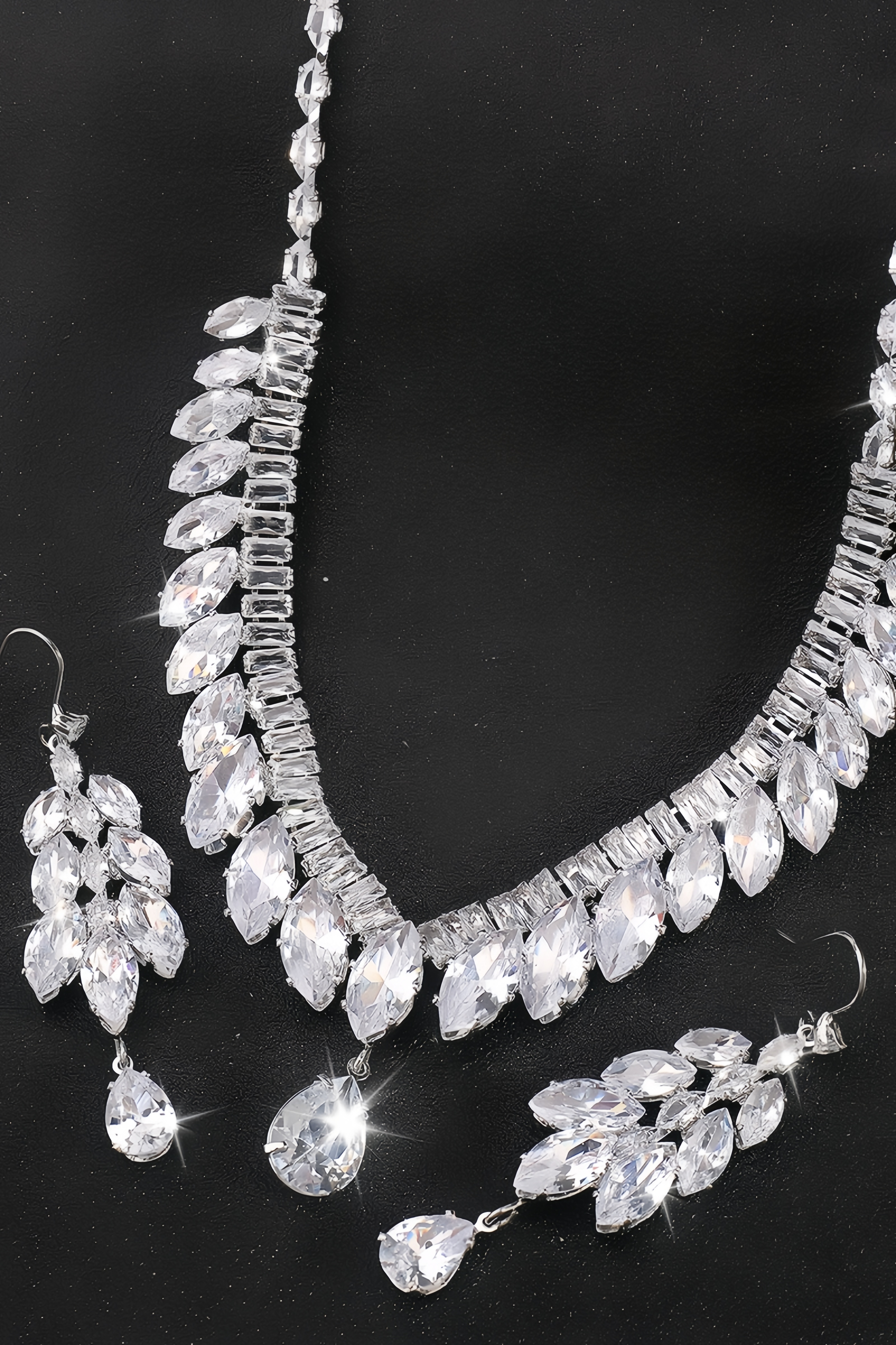 Trese Teardrop Necklace Earring Set