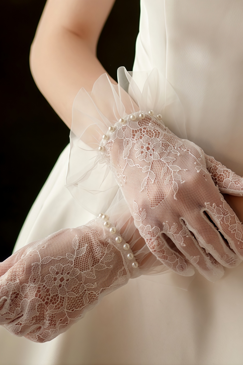 Nerir Milk White Pearl Lace Gloves
