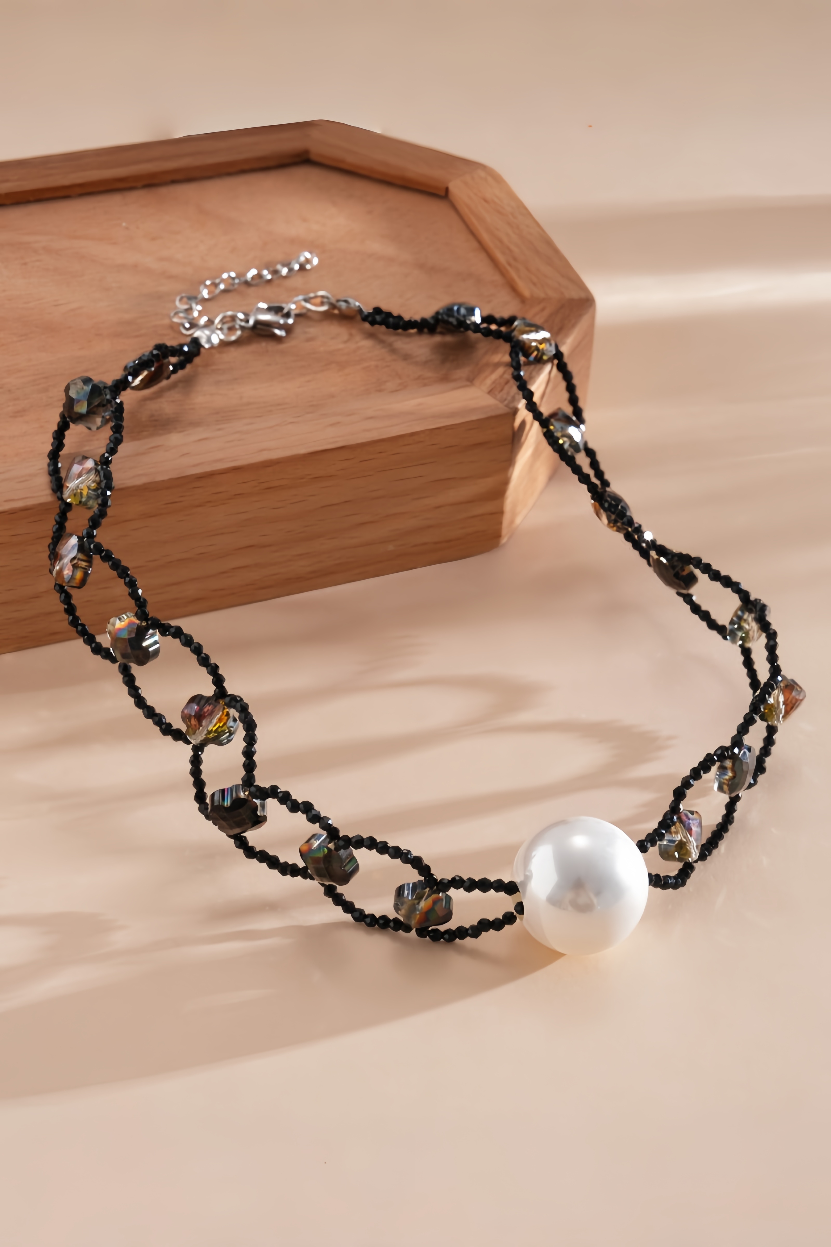 Sastien Glass Pearl Necklace