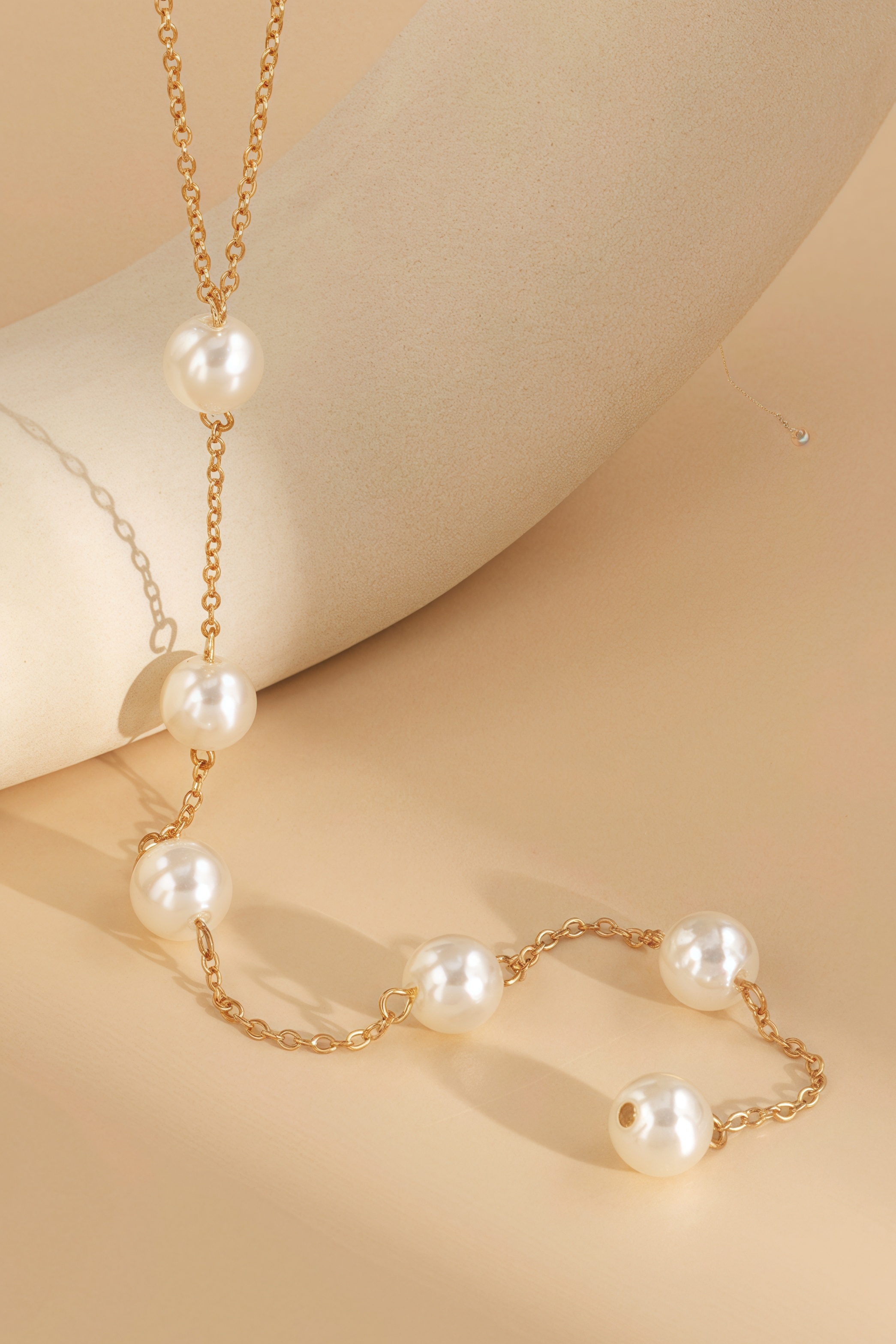 Dorian Metal Chain Pearl Necklace