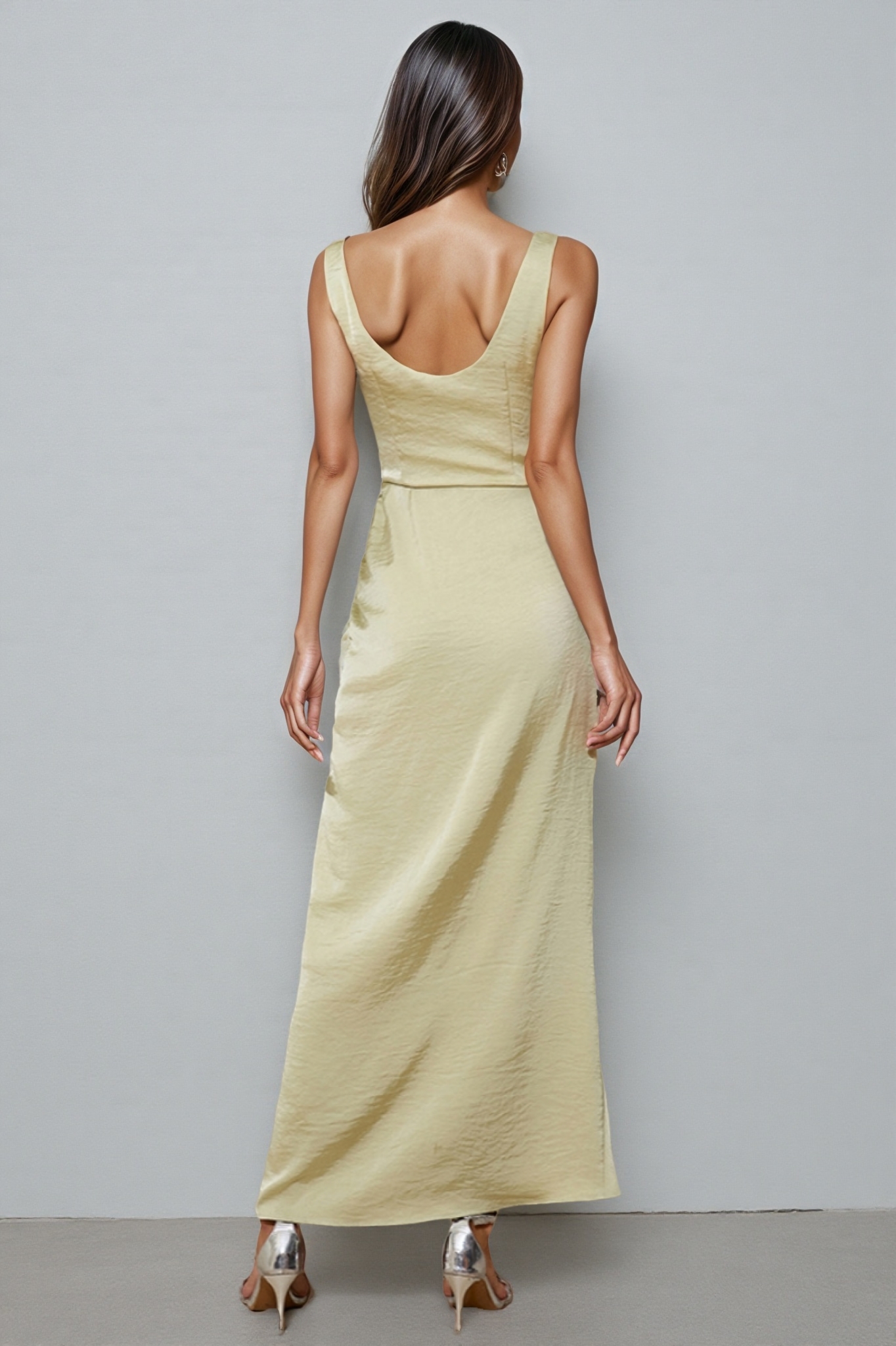 Dereka Backless Round Neck Satin Maxi Dress