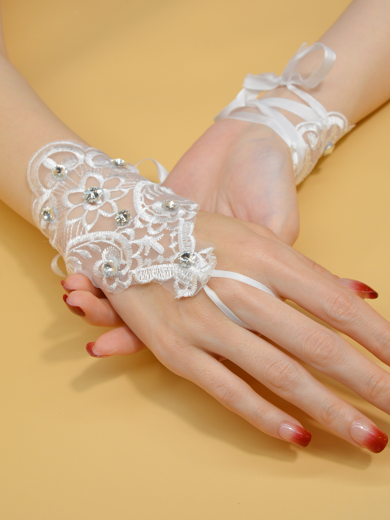 Davok Rhinestone Lace Gloves