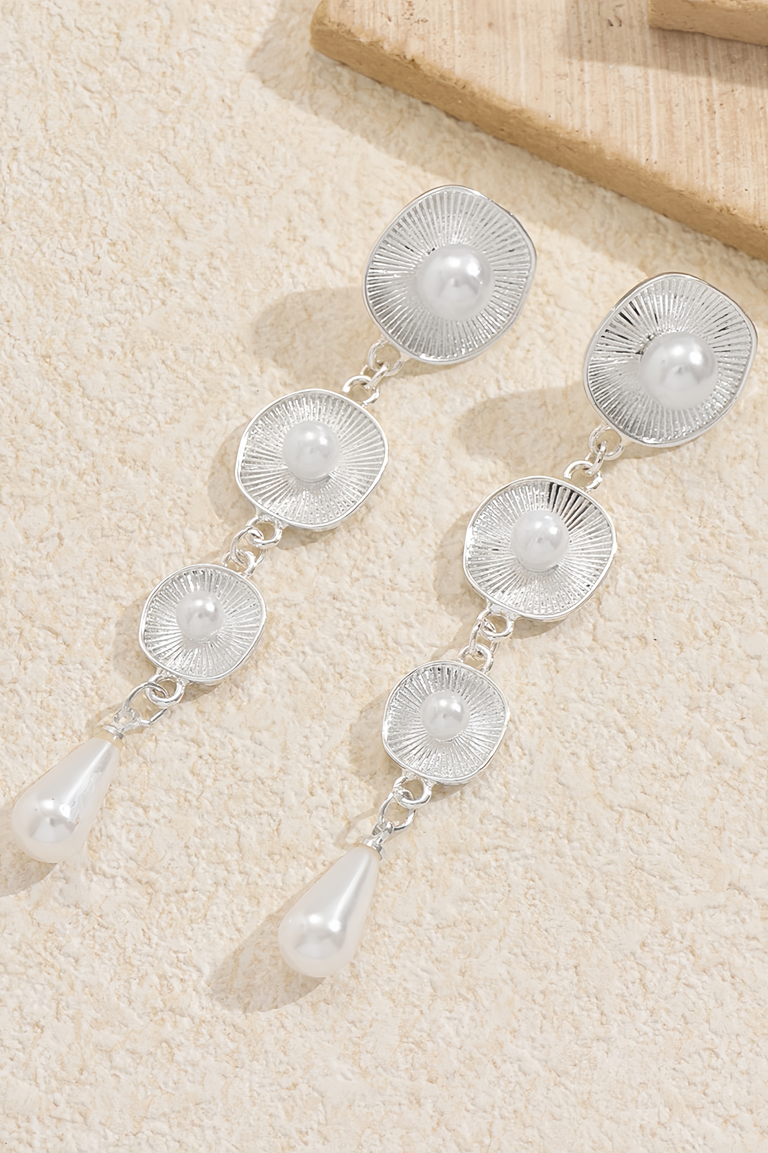 Aesara Pearl Teardrop Earrings