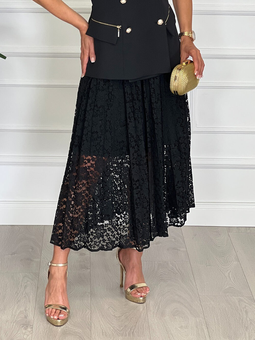 Exquisite Button-Detail Sleeveless Tank Top