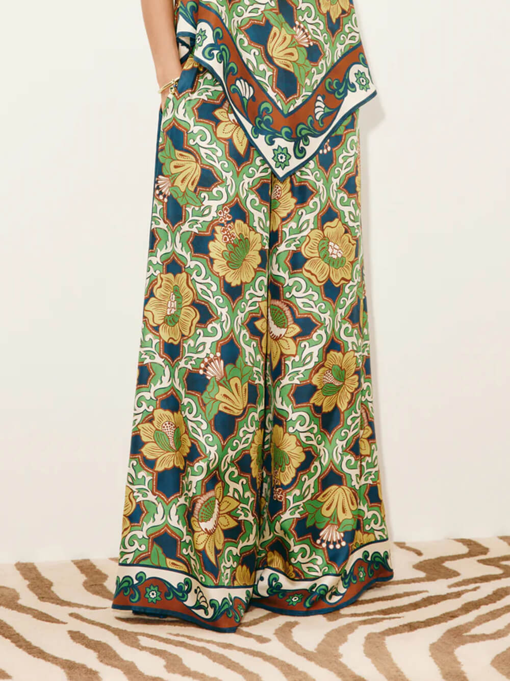 Modern Satin Print Elastic-Waist Pocket Wide-Leg Pants