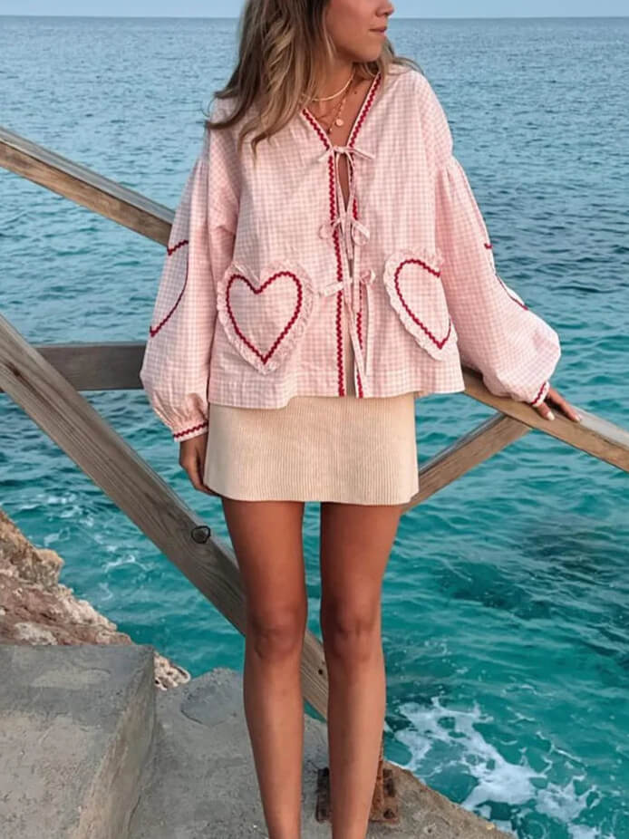 Camisa informal holgada a cuadros con lazo y cordones.