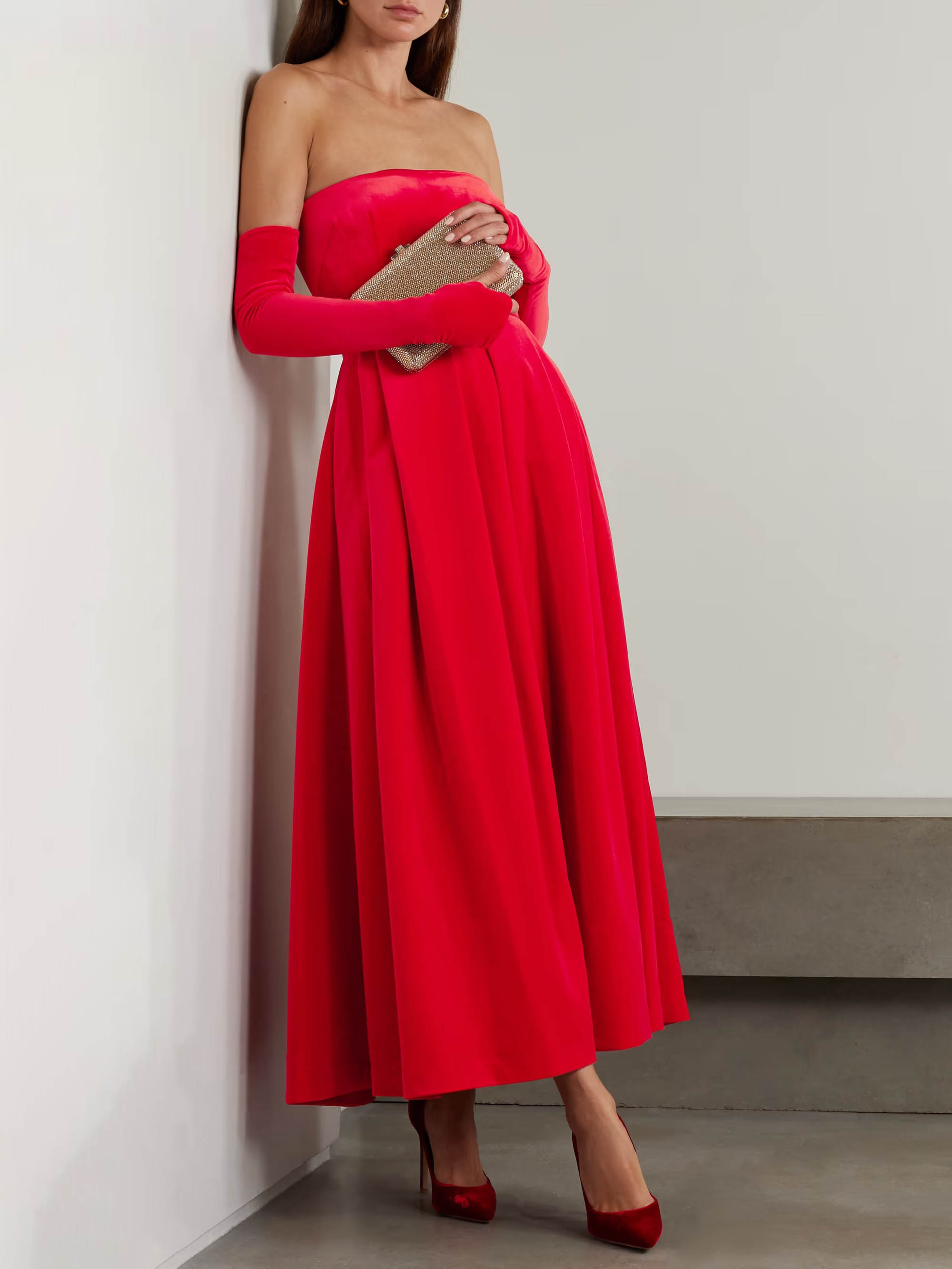 Elegant Strapless Pleated Velvet Gloves Maxi Dress