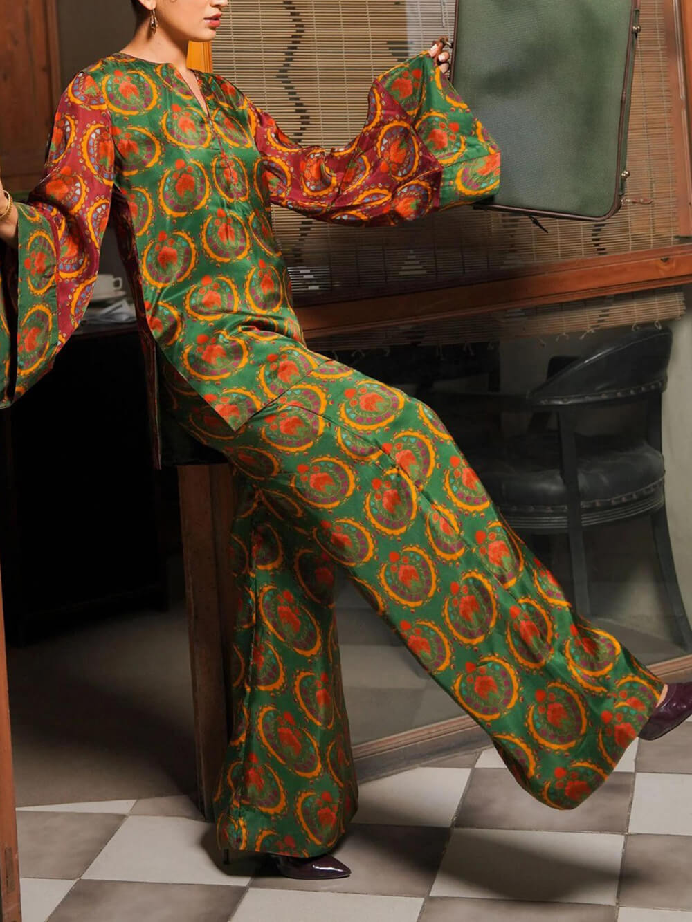 Unique Satin Bold Ethnic Print Loose Elastic Waist Pocket Wide-Leg Pants