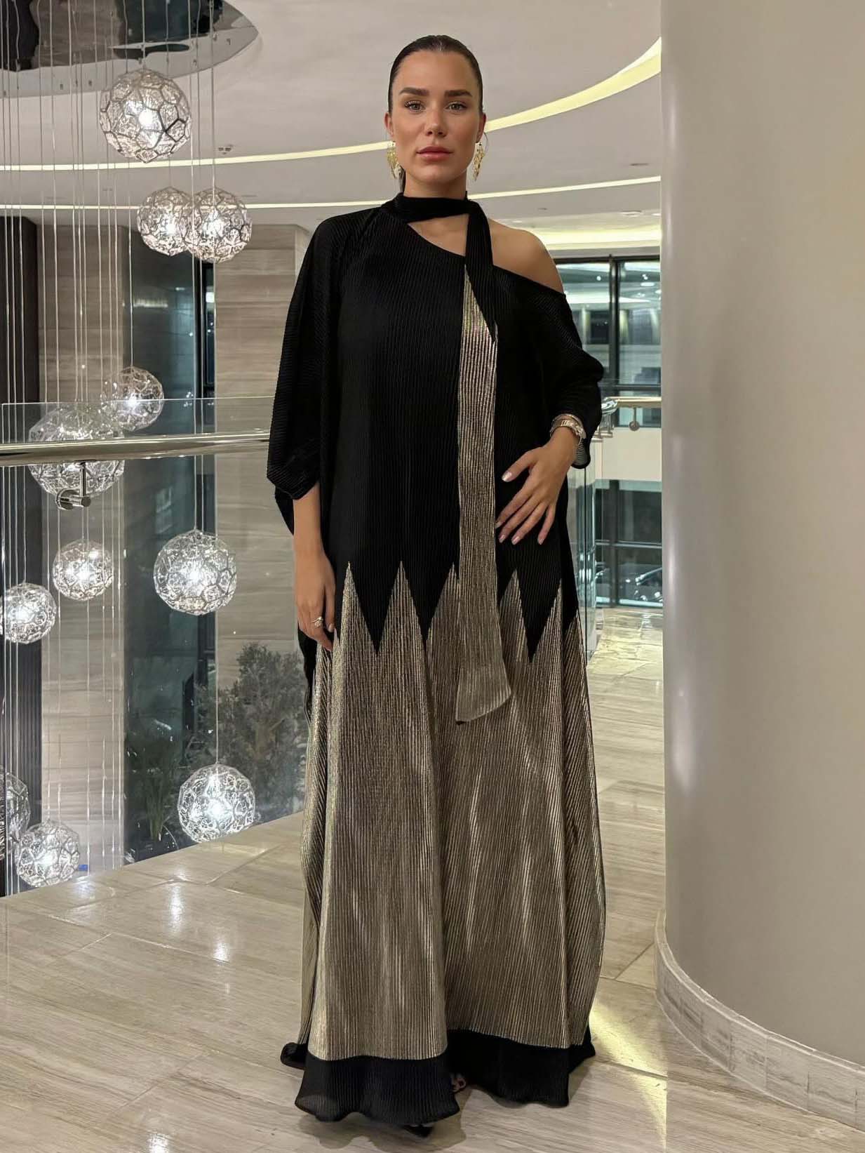 Modern Off-Shoulder Color-Block Pleated Maxi Dress