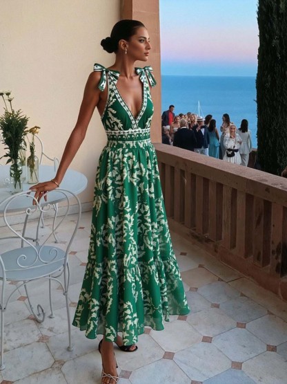 Retro Baroque Print Deep V-Neck One-Piece Swimsuit Set