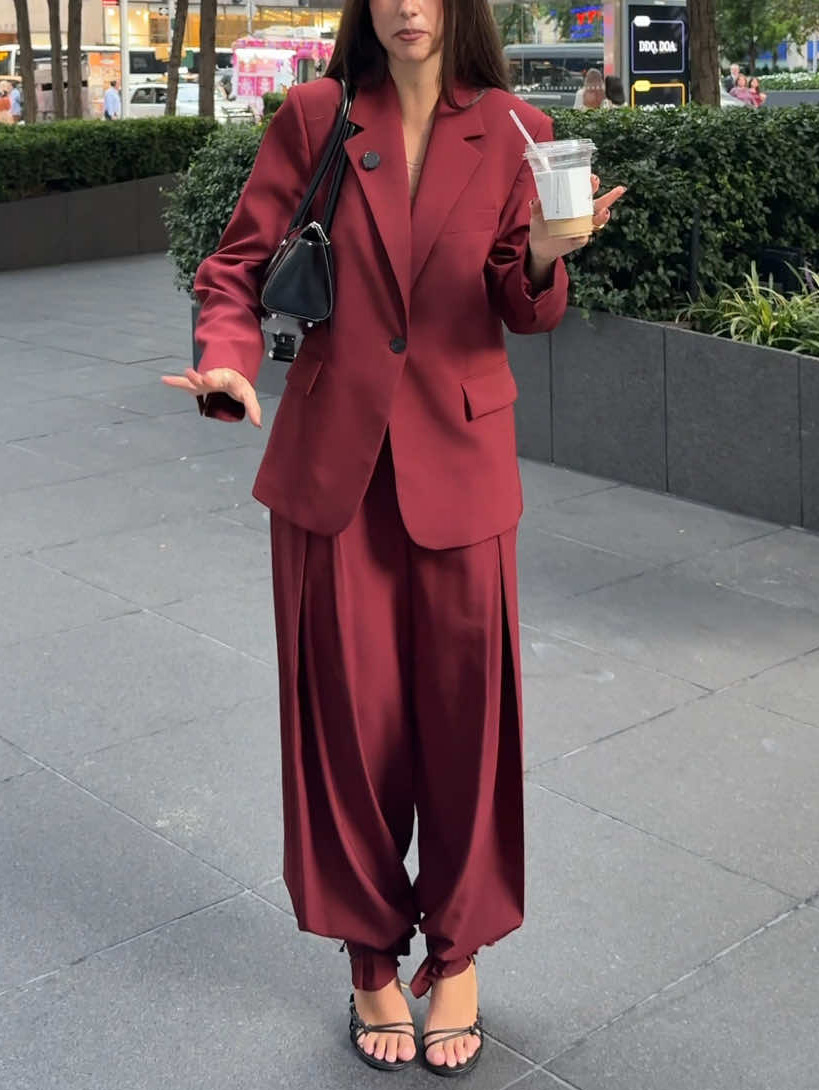 Elegantly Tailored Single-Button Red Blazer