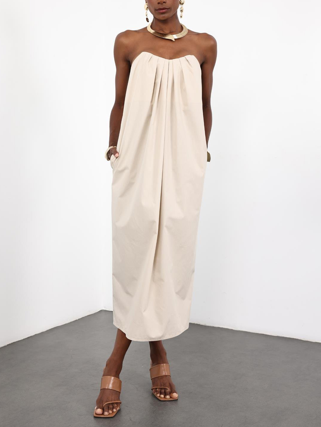 Elegant Beige Pleated Sweetheart Neck Maxi Dress