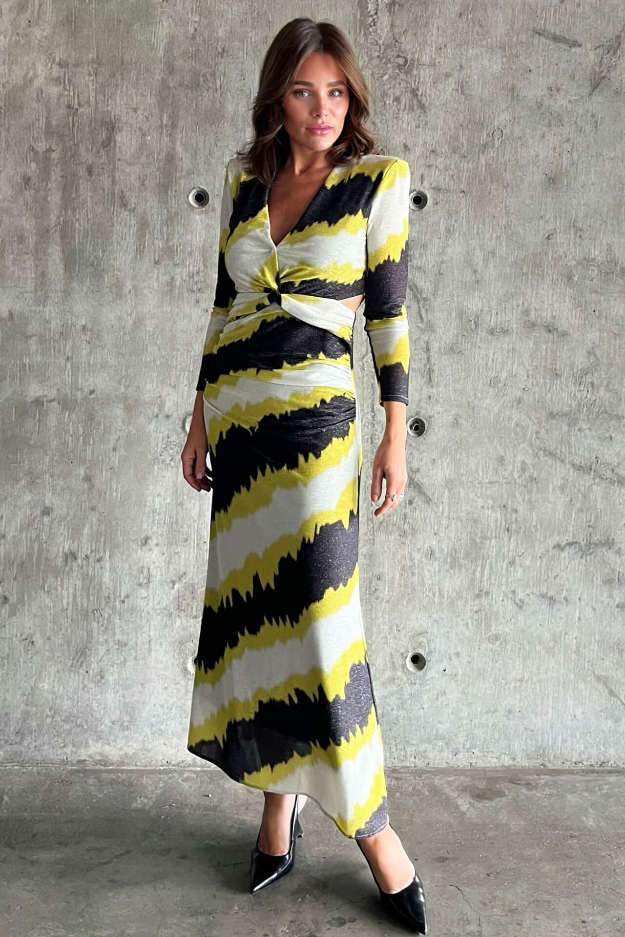 Elegant Wave Print V-Neck Waist-Cinching Maxi Dress