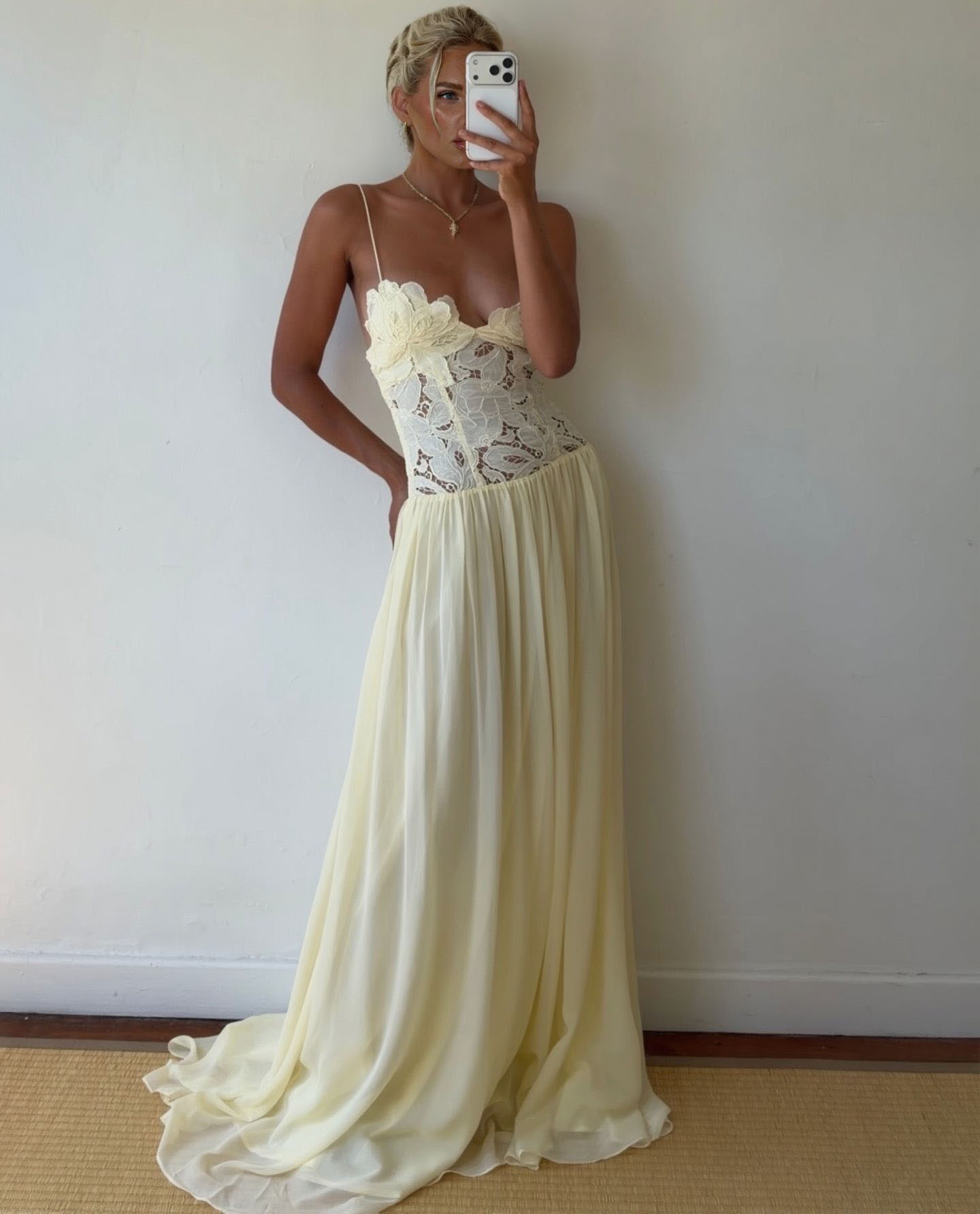 Elegant Lace Spaghetti Strap Floral Appliqué Maxi Dress