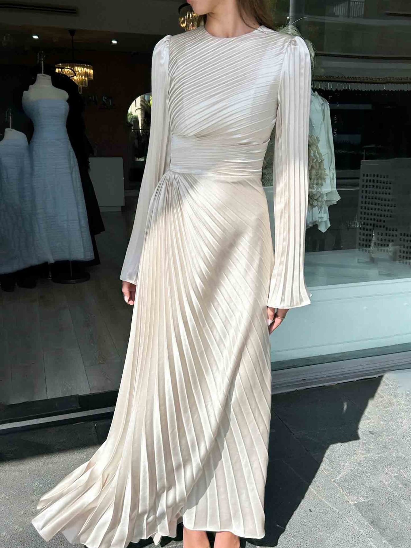 Elegant Pleated Long-sleeved Maxi Dress