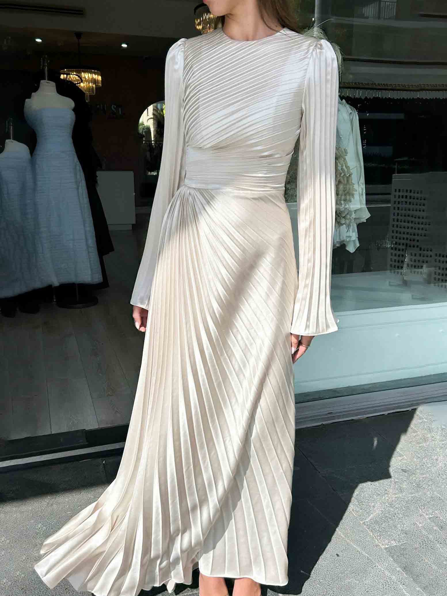 Elegant Pleated Long-sleeved Maxi Dress