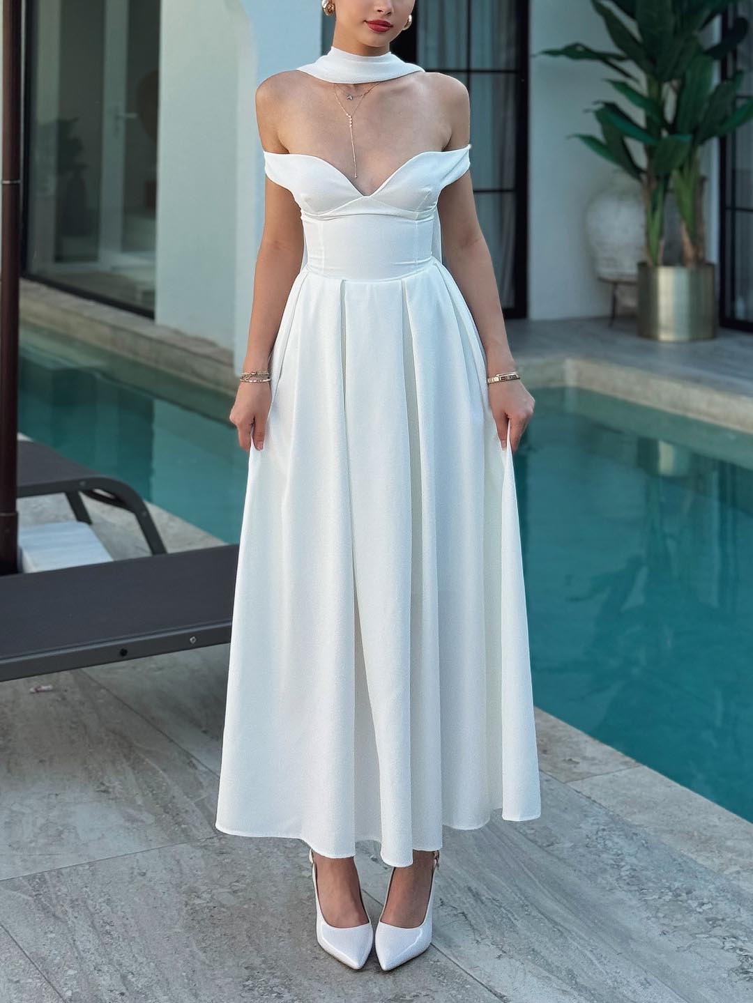 Elegant Low-cut V-neck Open-back A-line Maxi Dress