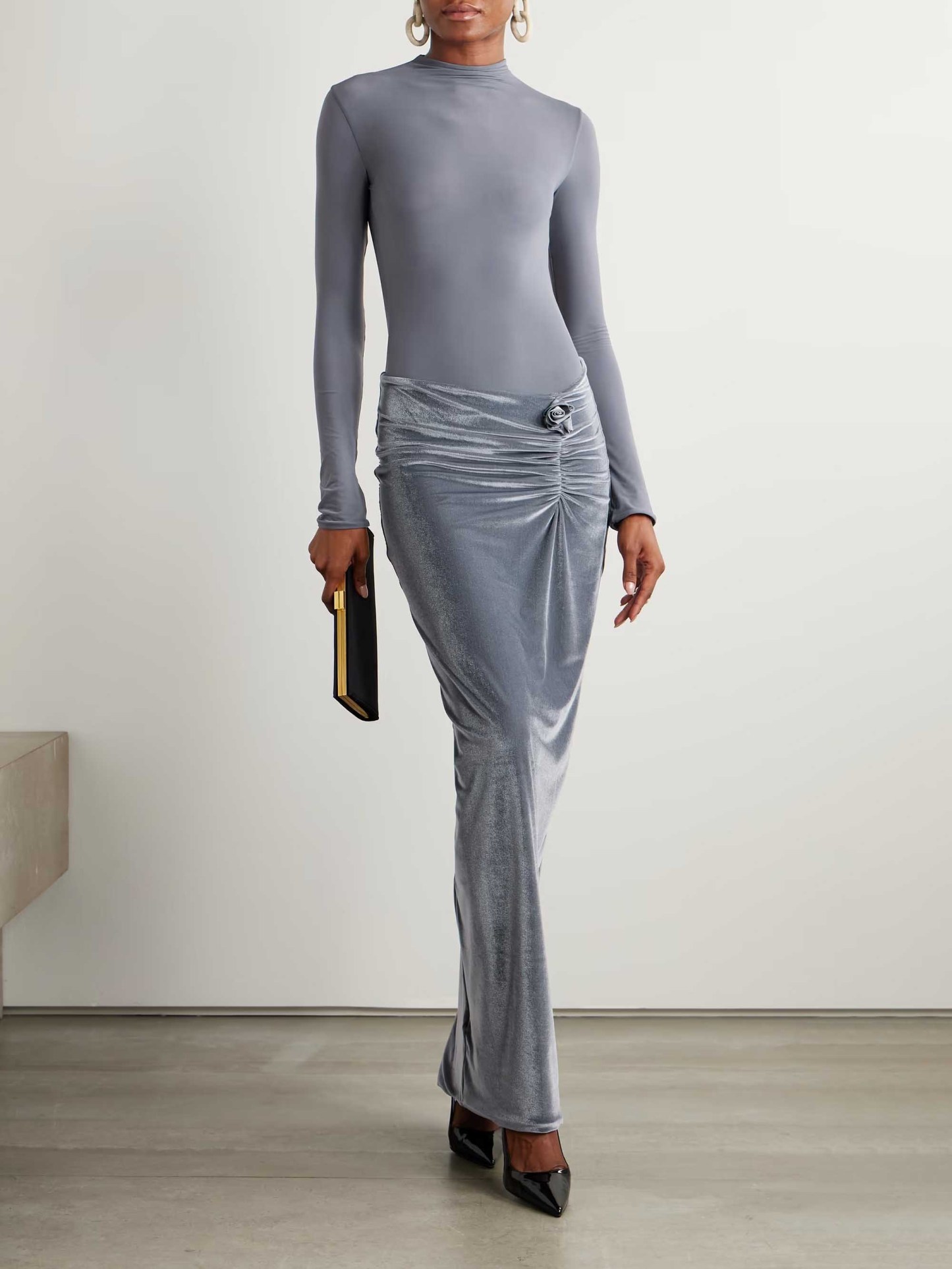 Elegant Open-back Velvet Pleated Maxi Dress