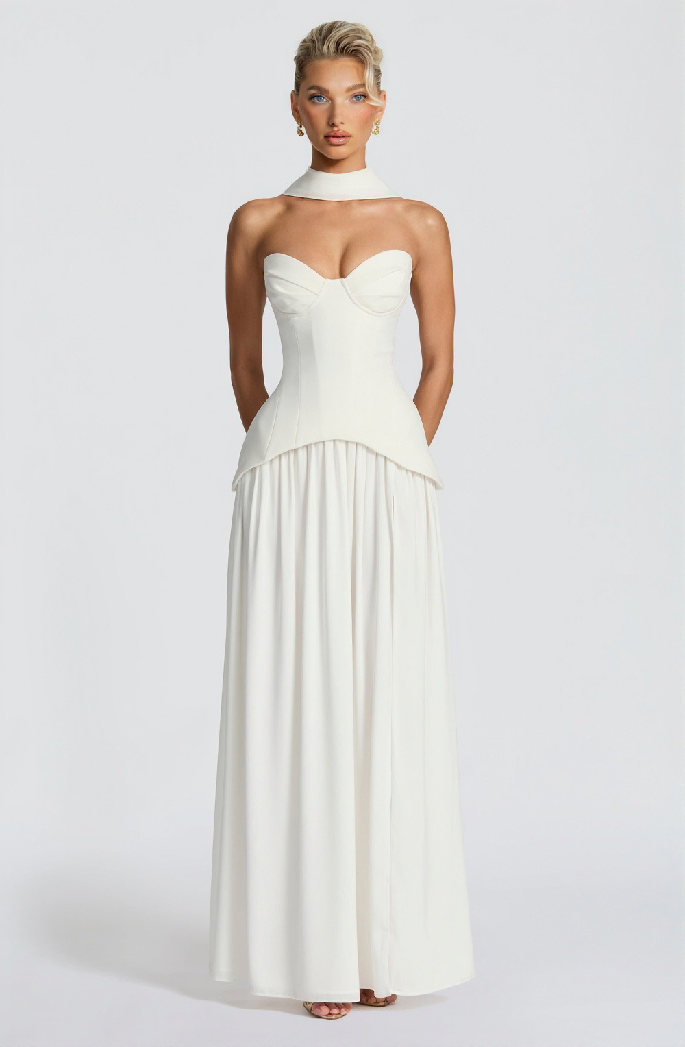 Vestido Maxi de Fiesta con Escote Corazón Elegante y Abertura Alta